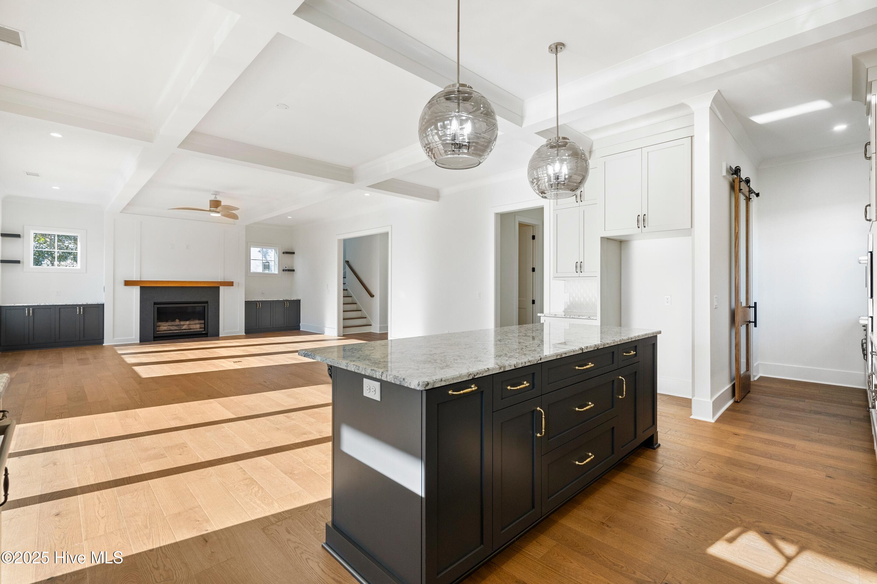 100545730 | Photo 35