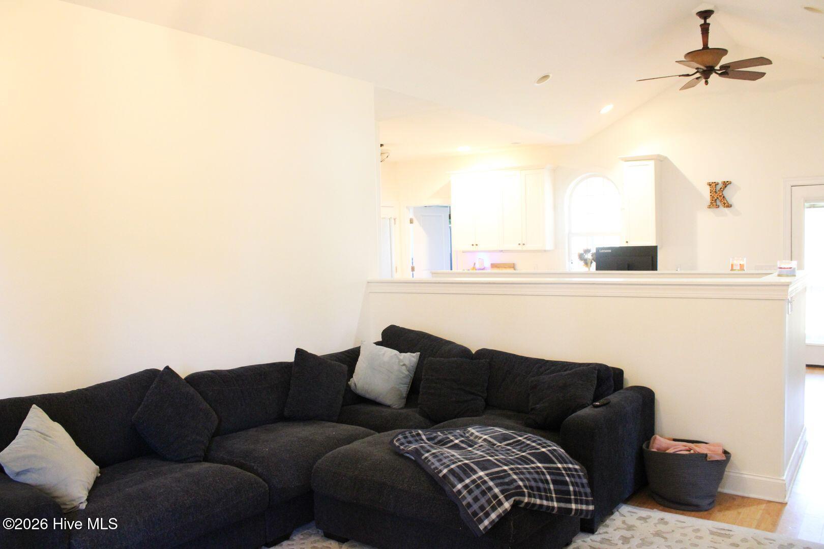 100546828 | Photo 19