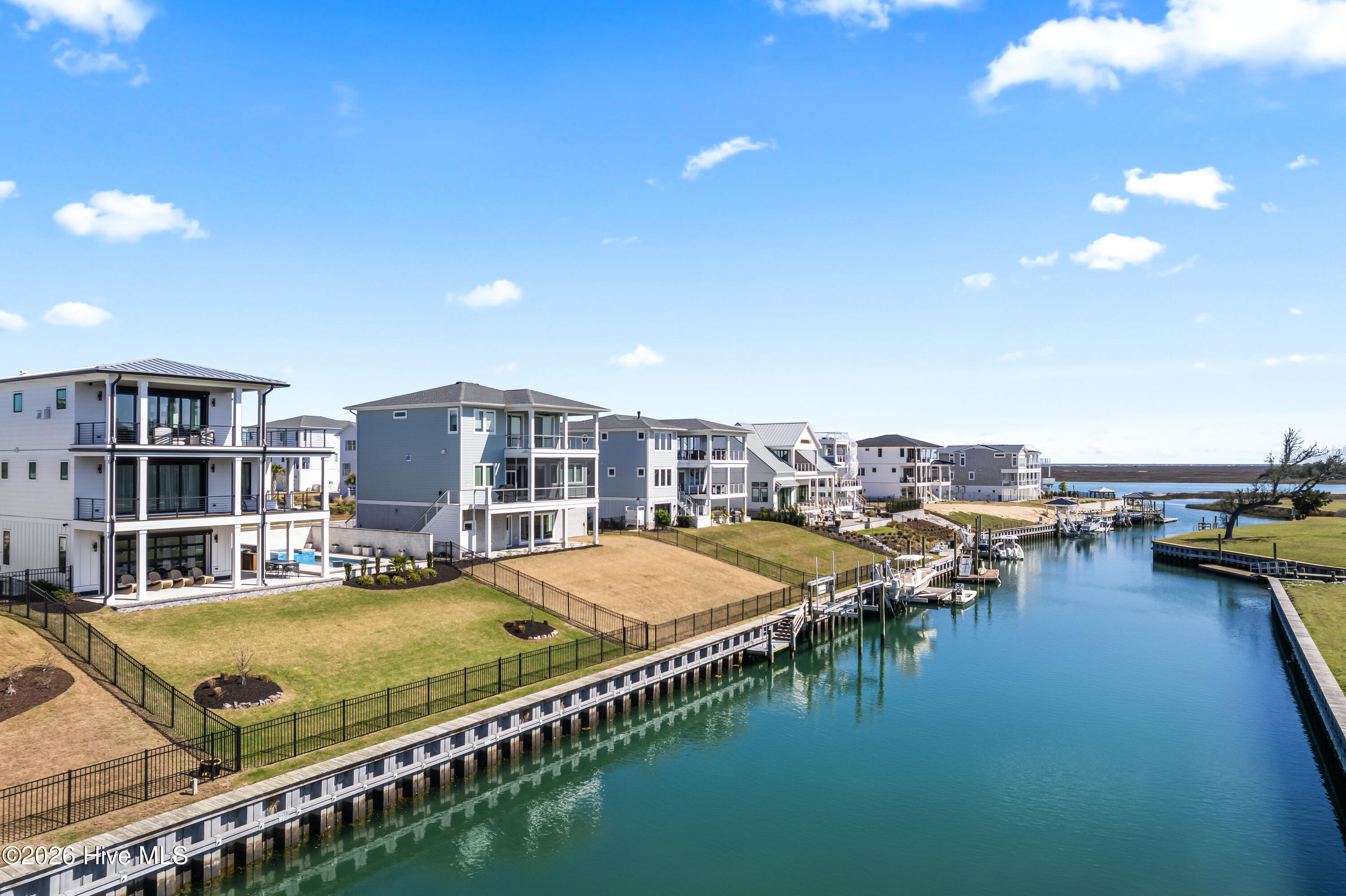 100567165 | Photo 95