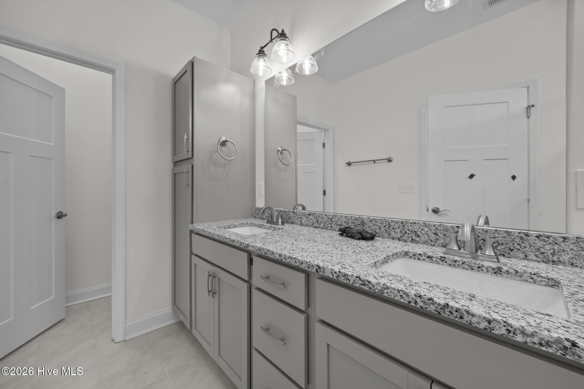 100528707 | Photo 25