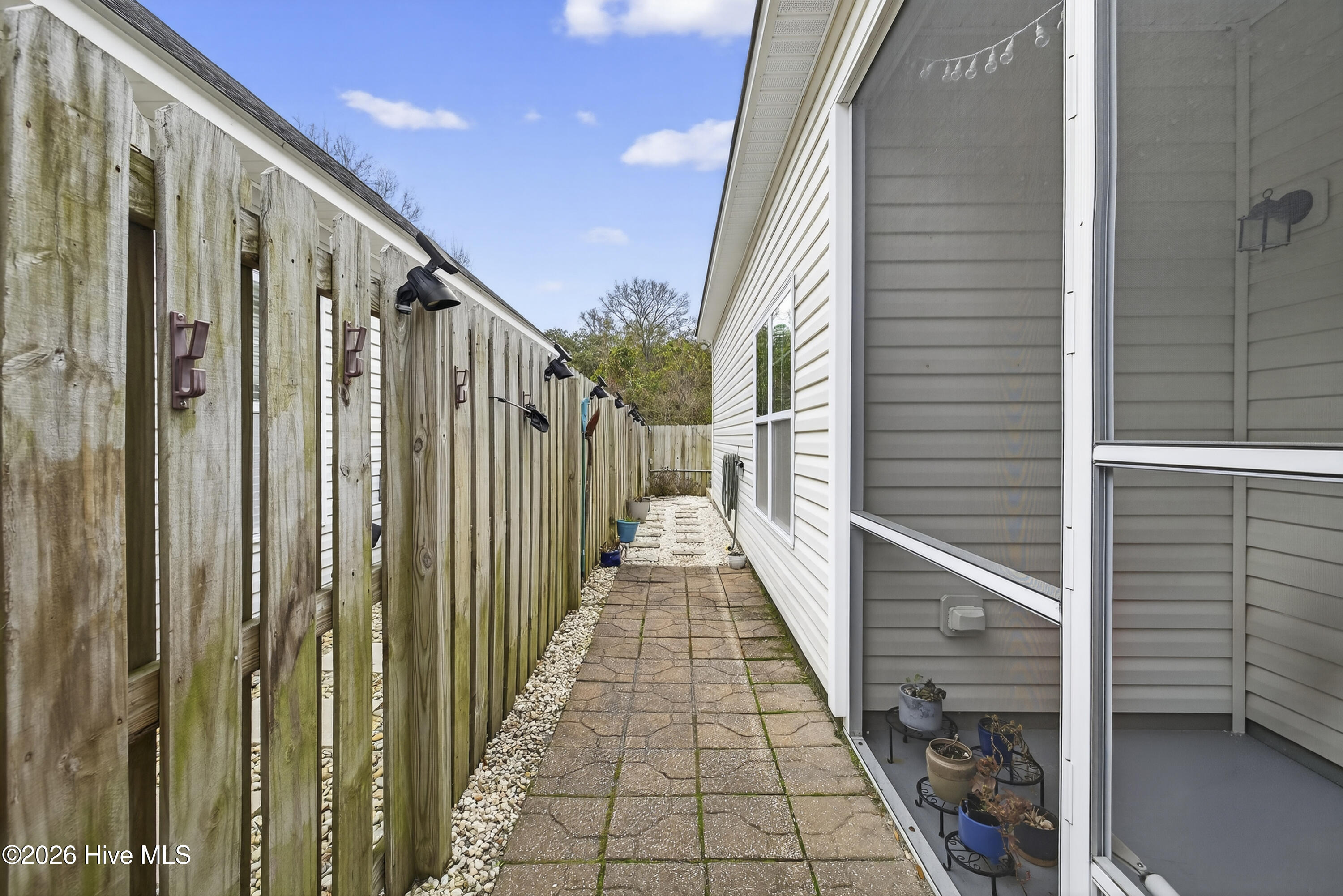 100557620 | Photo 33