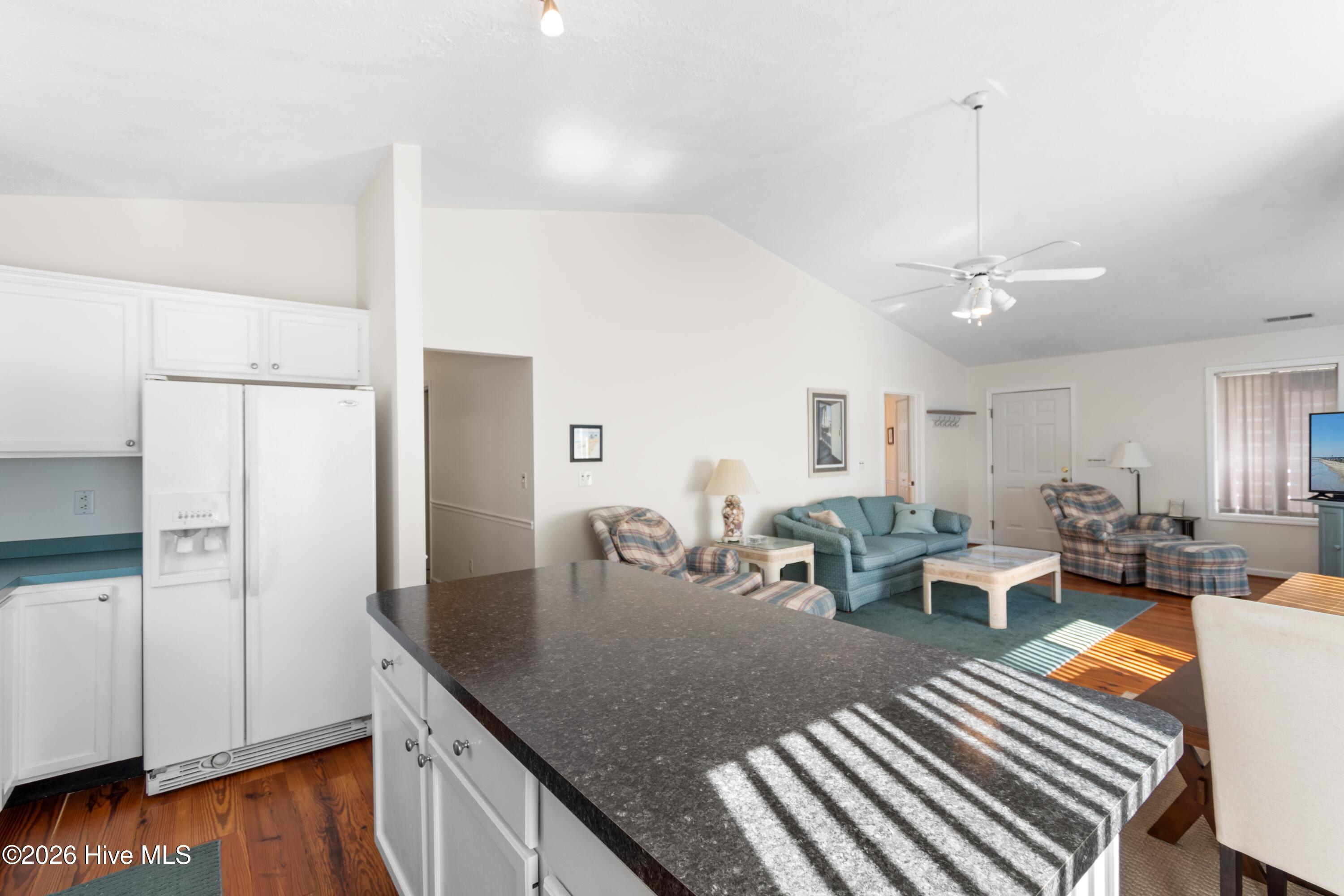 100561293 | Photo 15