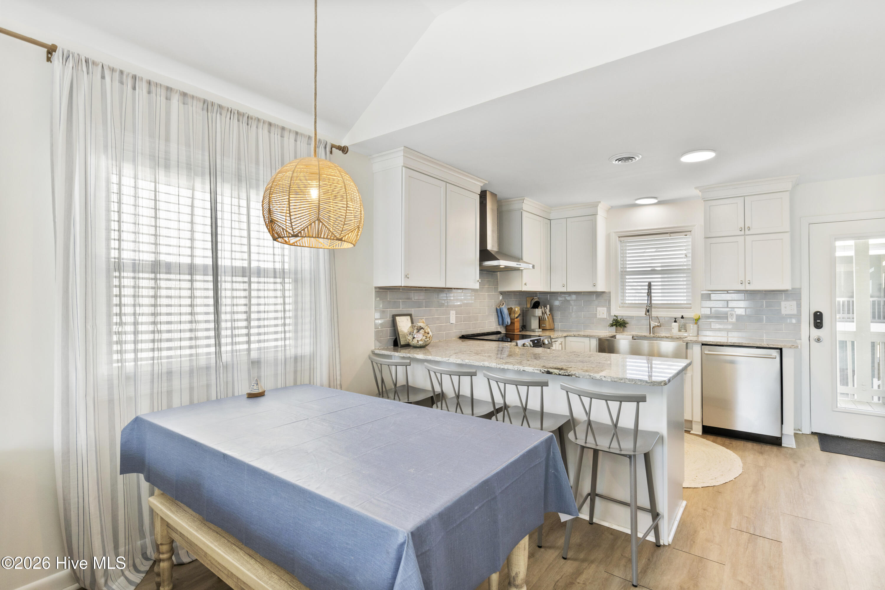 100552709 | Photo 18