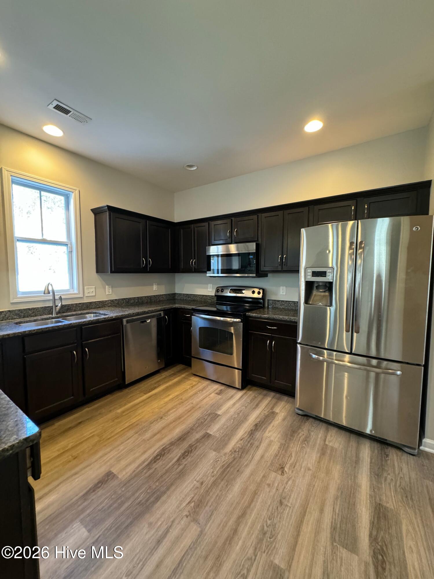 100549154 | Photo 11