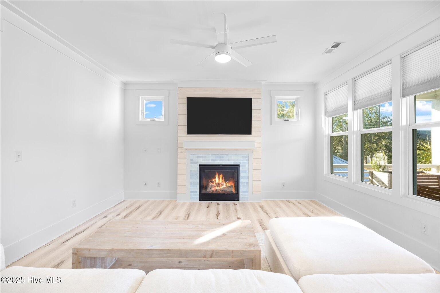 100544003 | Photo 14