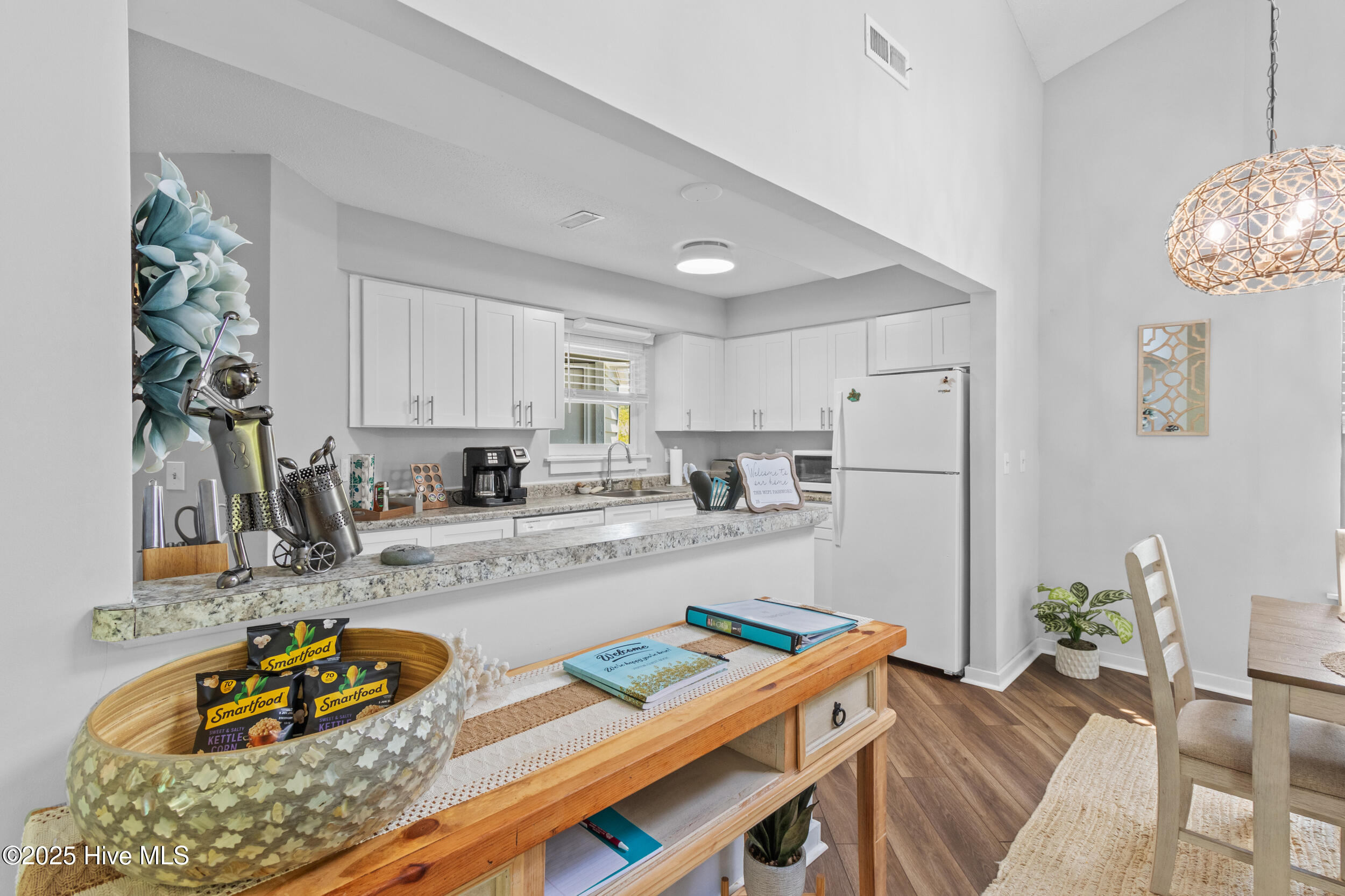 100508108 | Photo 16