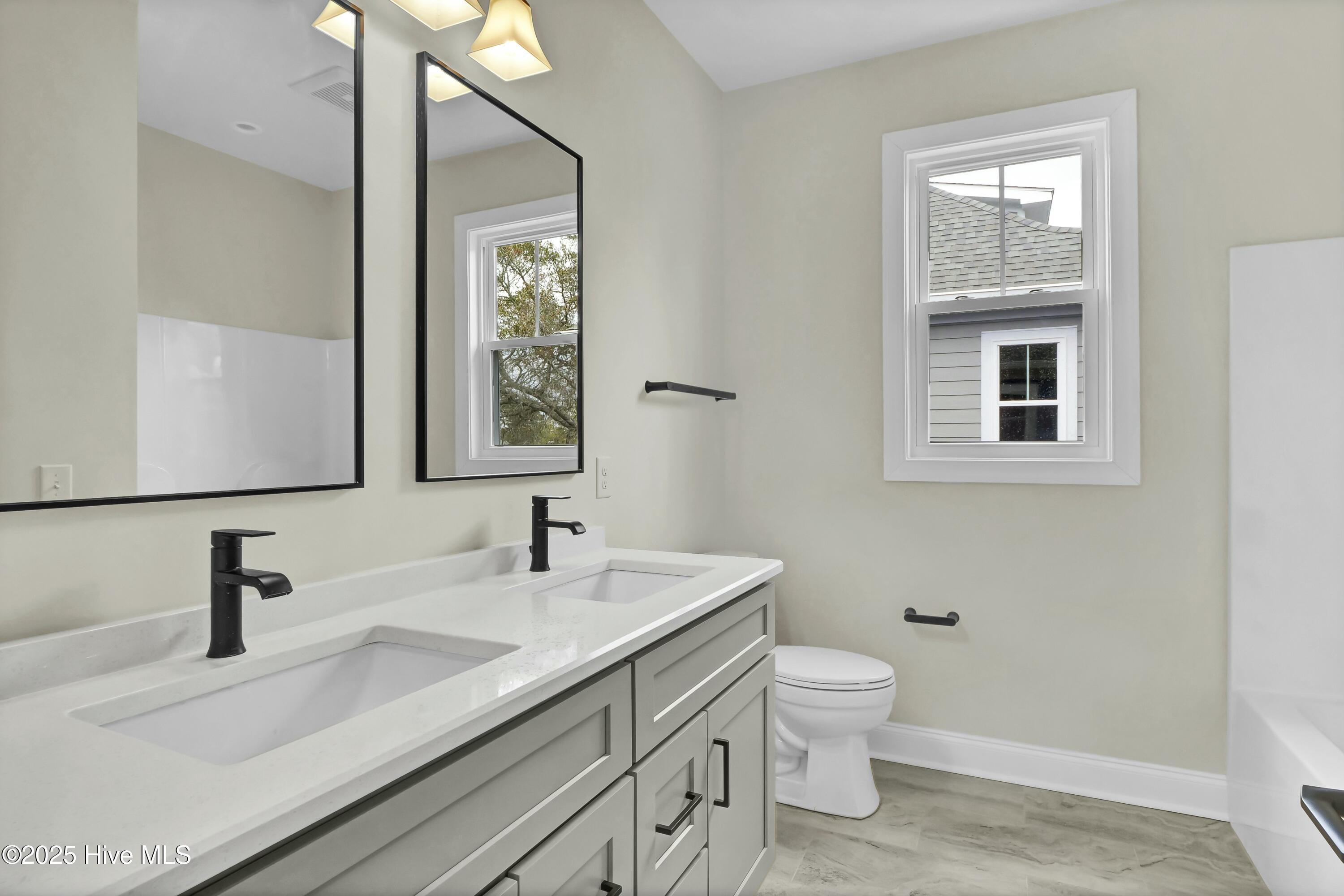 100486377 | Photo 27