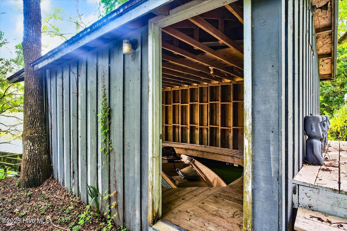 100525090 | Photo 46