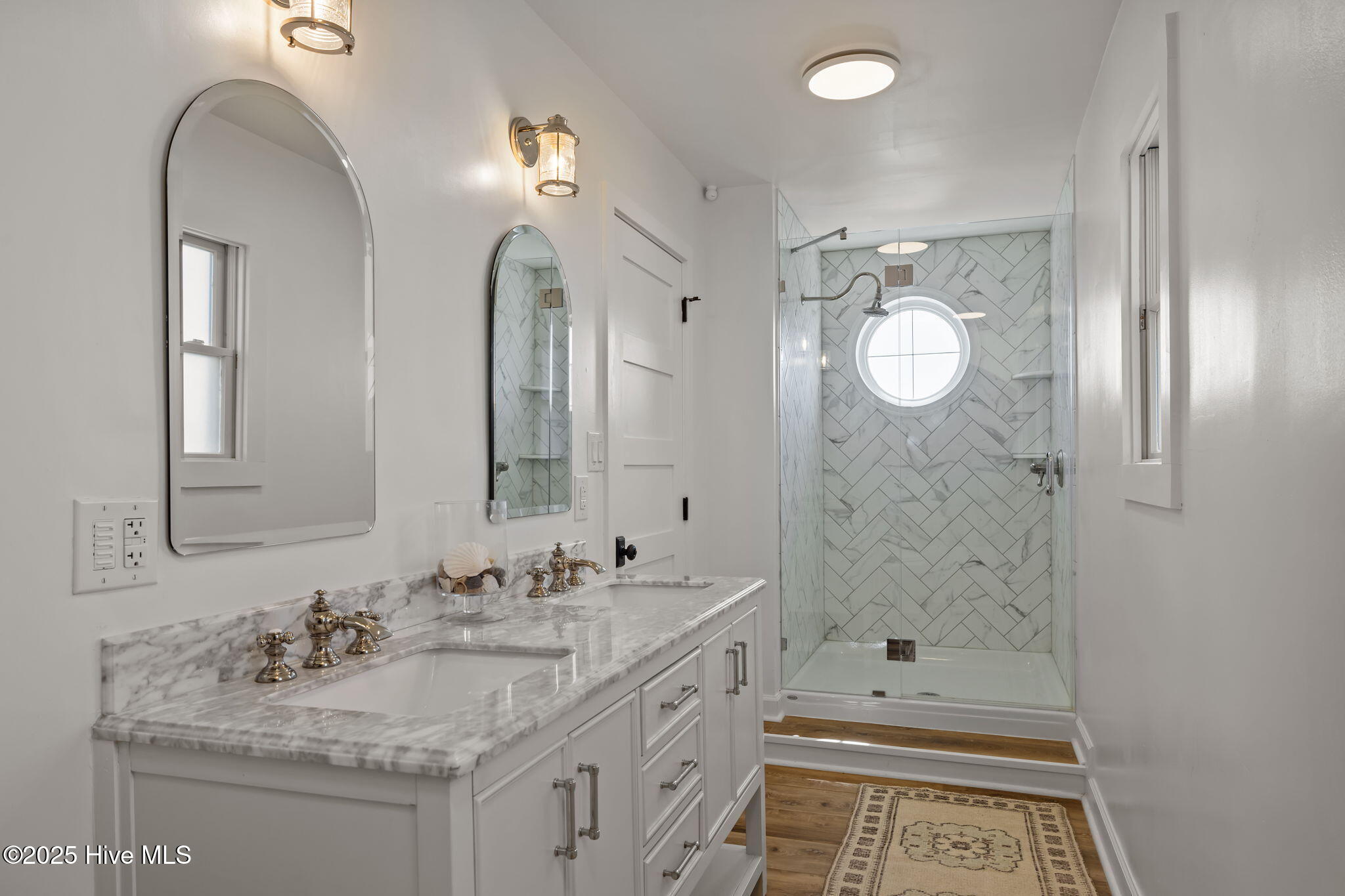 100536314 | Photo 38