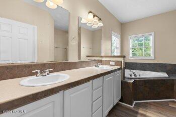 100567328 | Photo 14