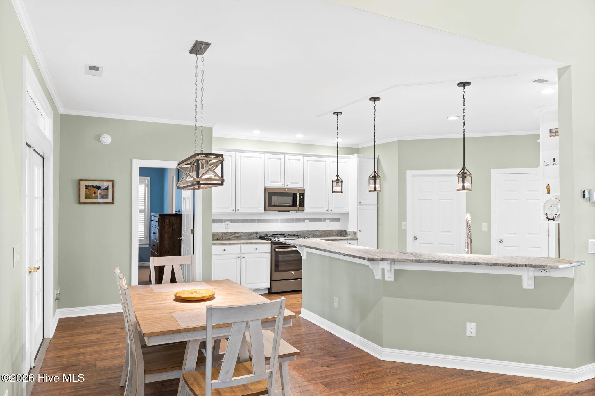 100548077 | Photo 22