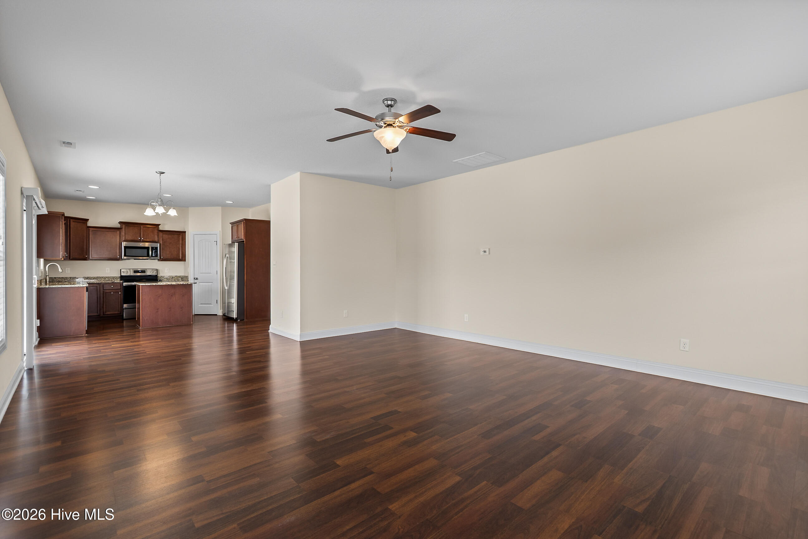 100557533 | Photo 16