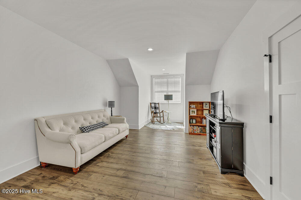 100537474 | Photo 19