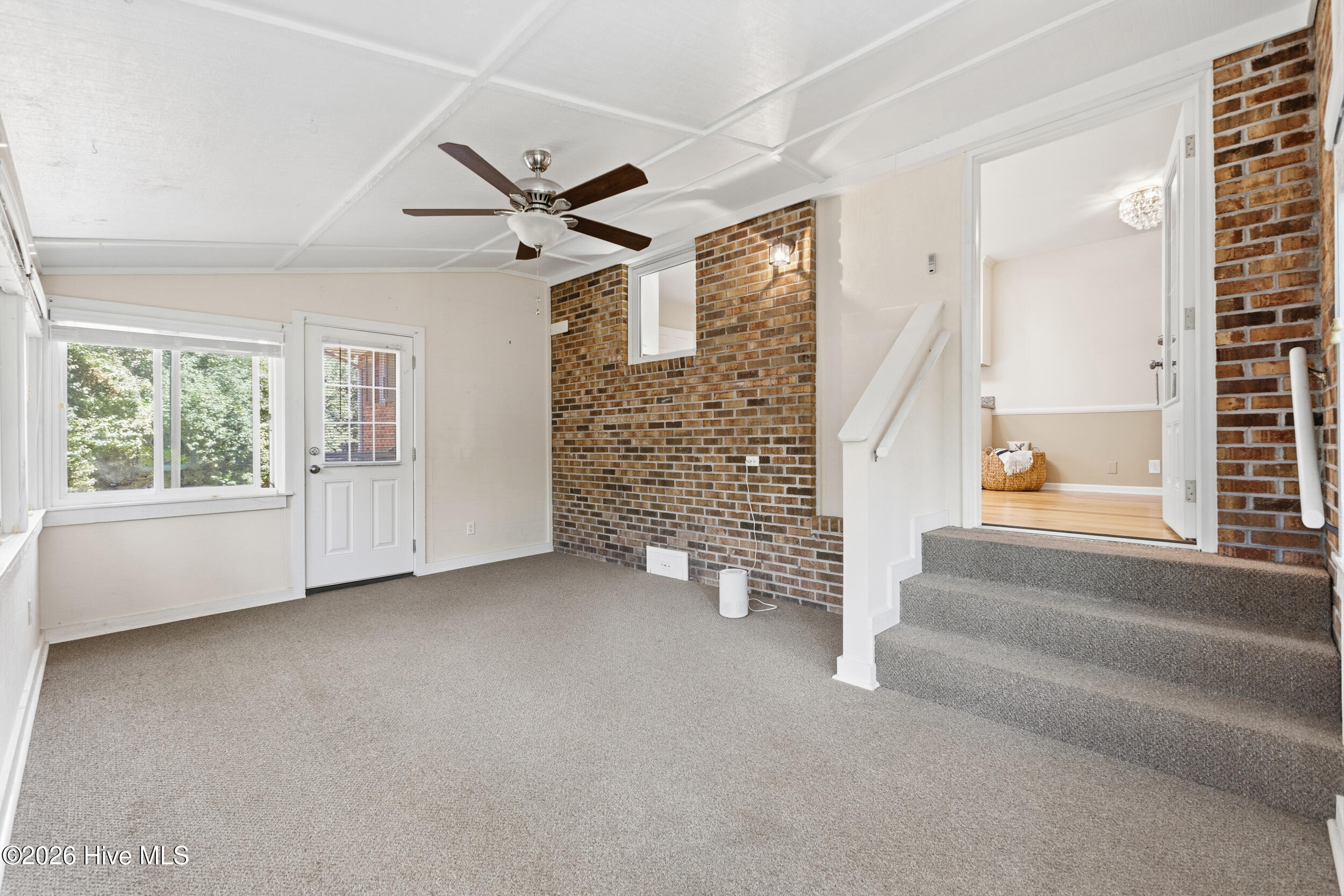 100565725 | Photo 25