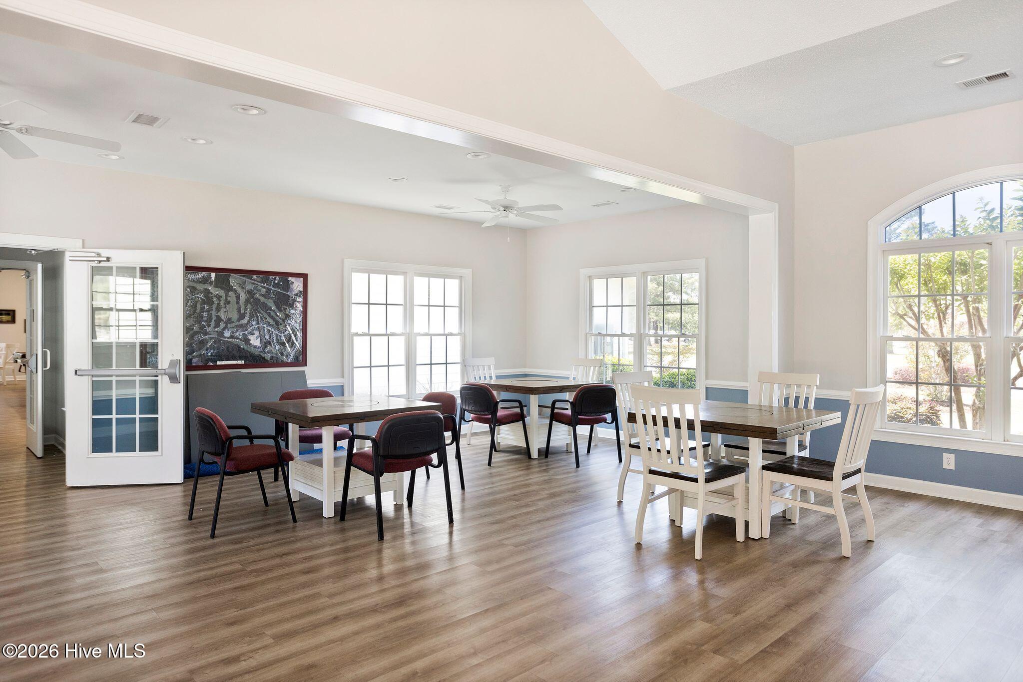 100560639 | Photo 64