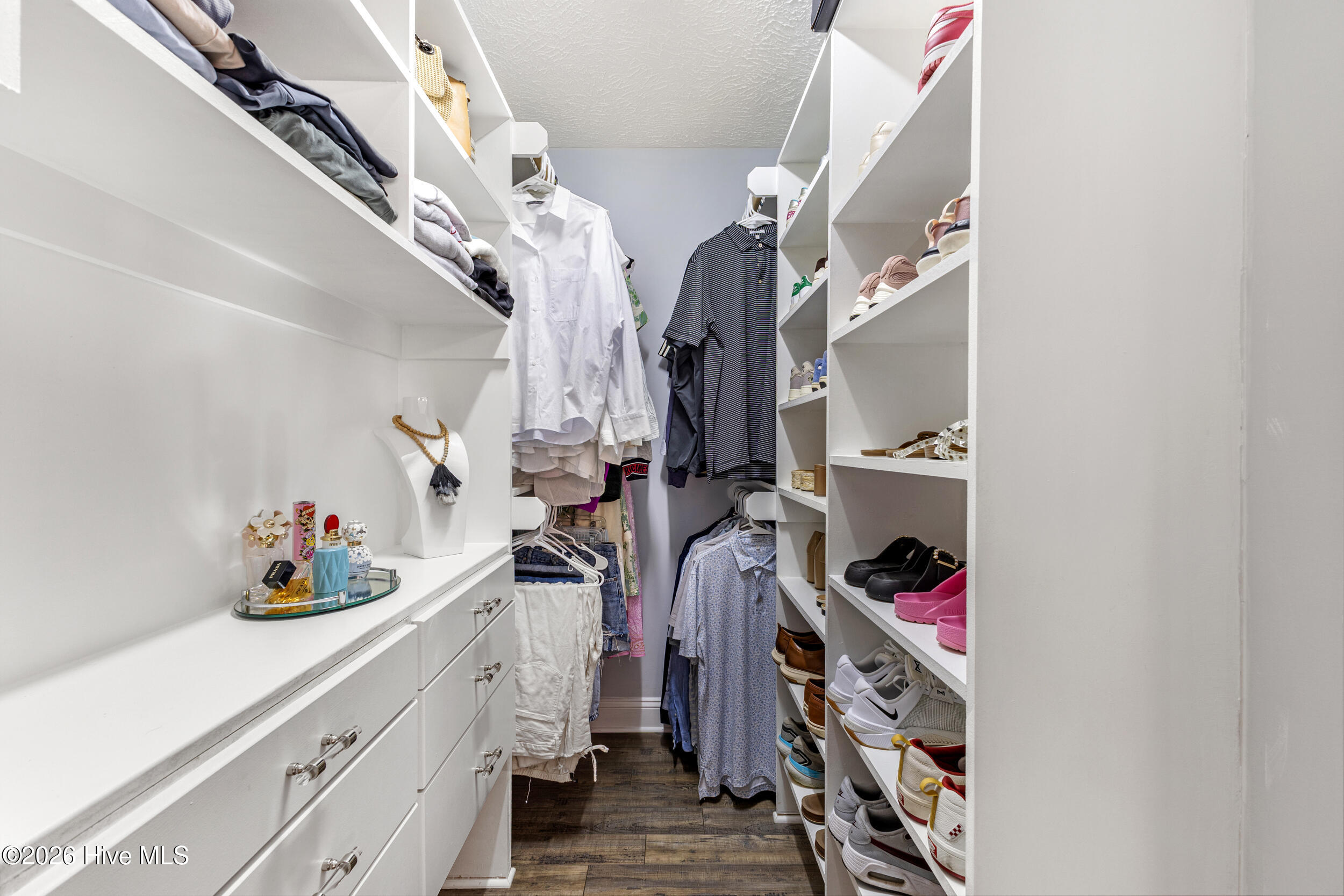 100564970 | Photo 20