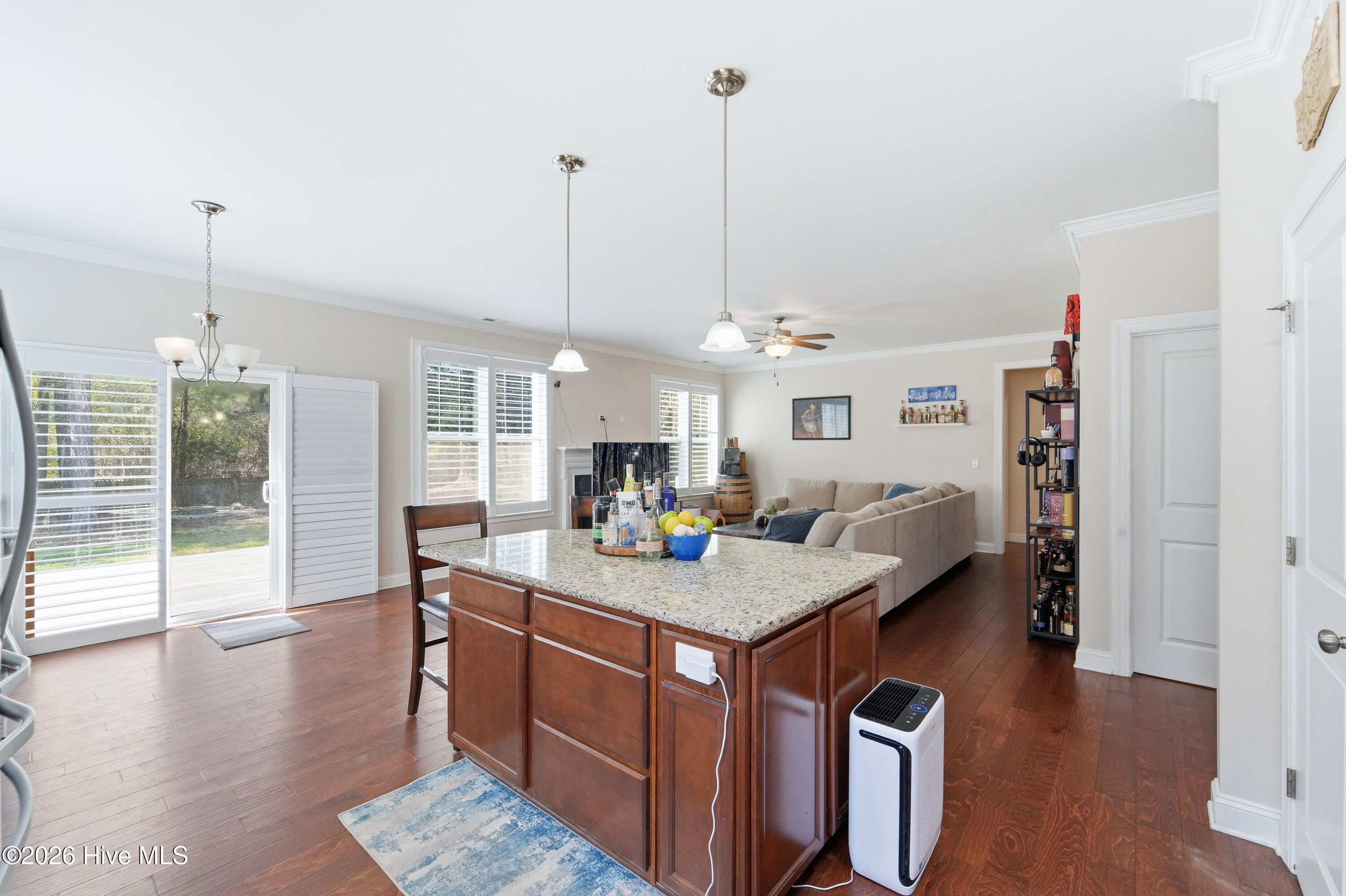 100562965 | Photo 45