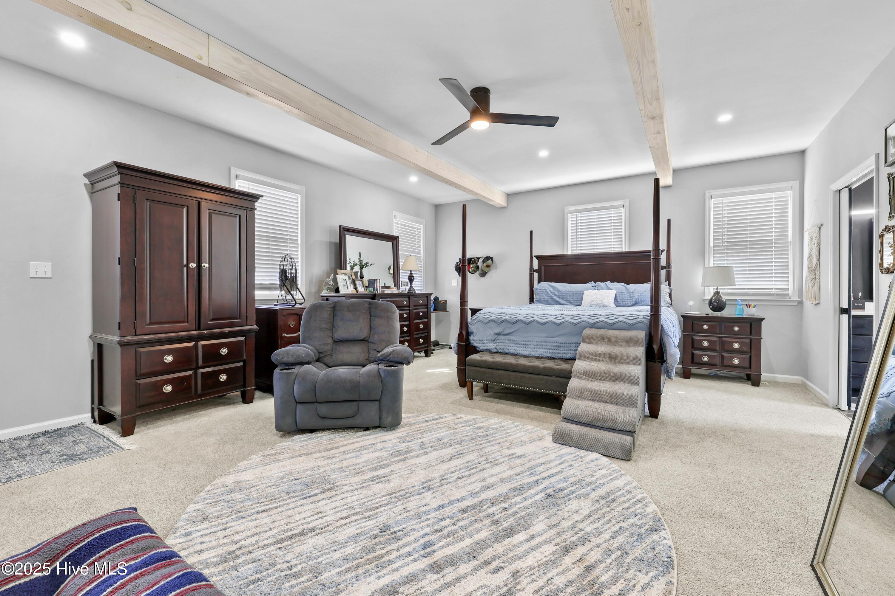 100494735 | Photo 24