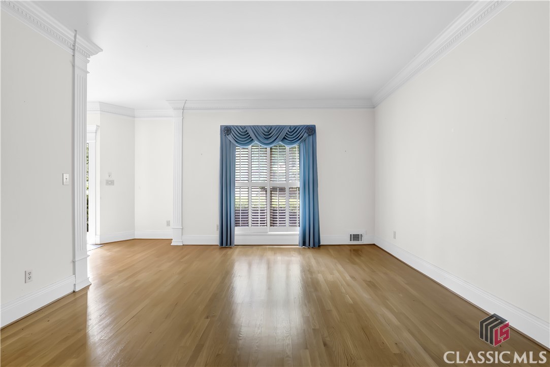 2795 Hawthorne Drive