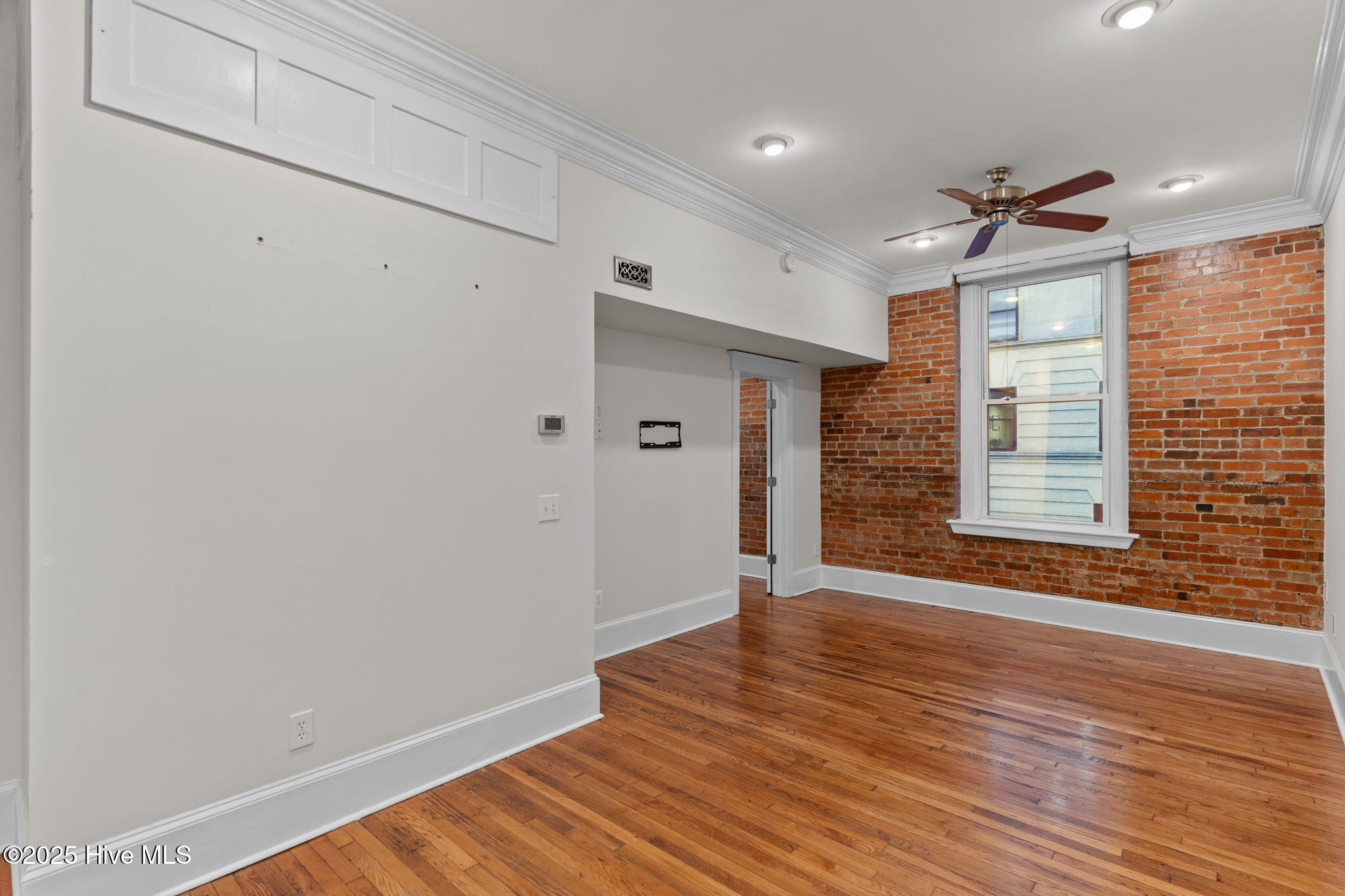 100535047 | Photo 21