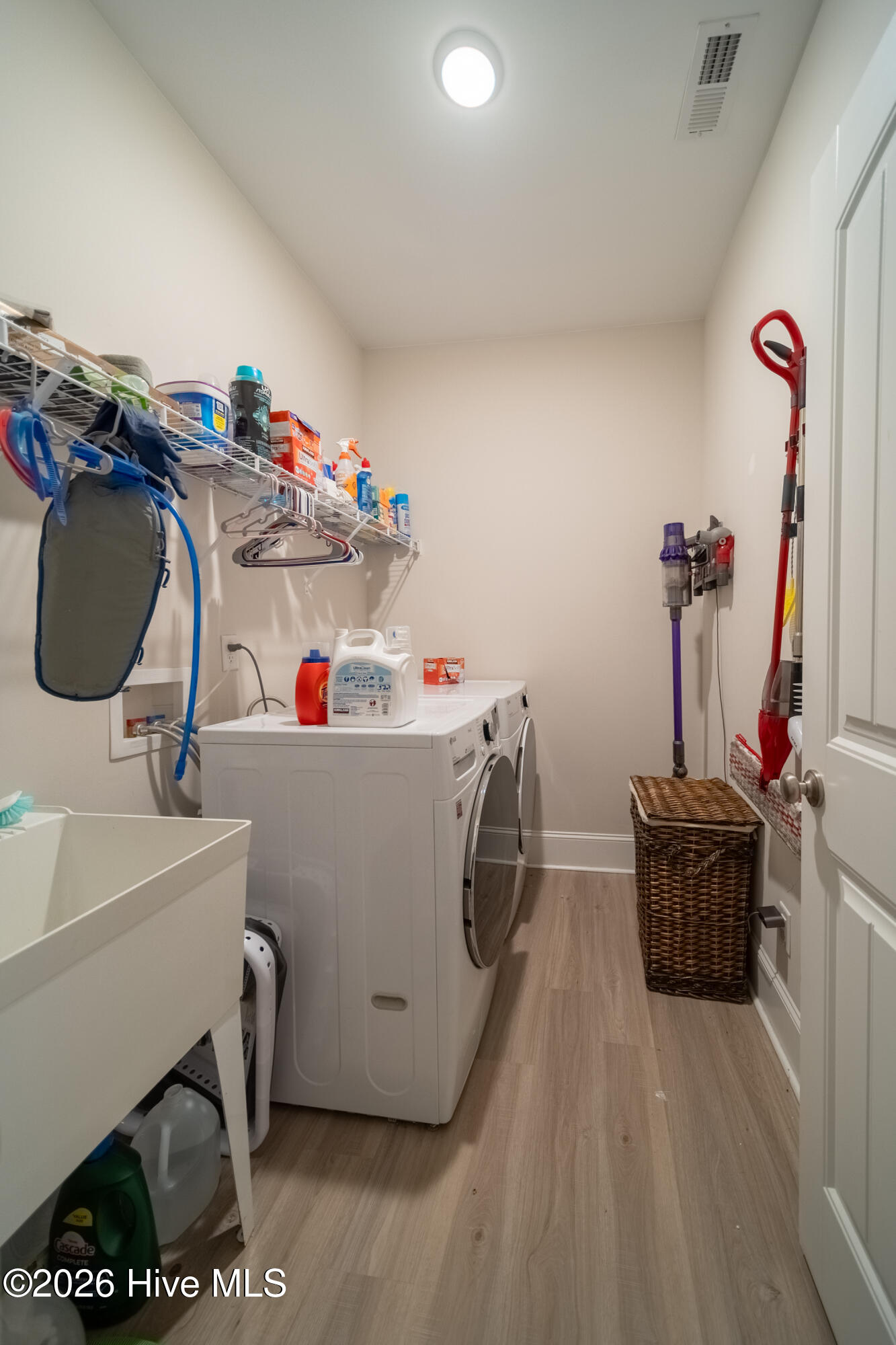 100549108 | Photo 45