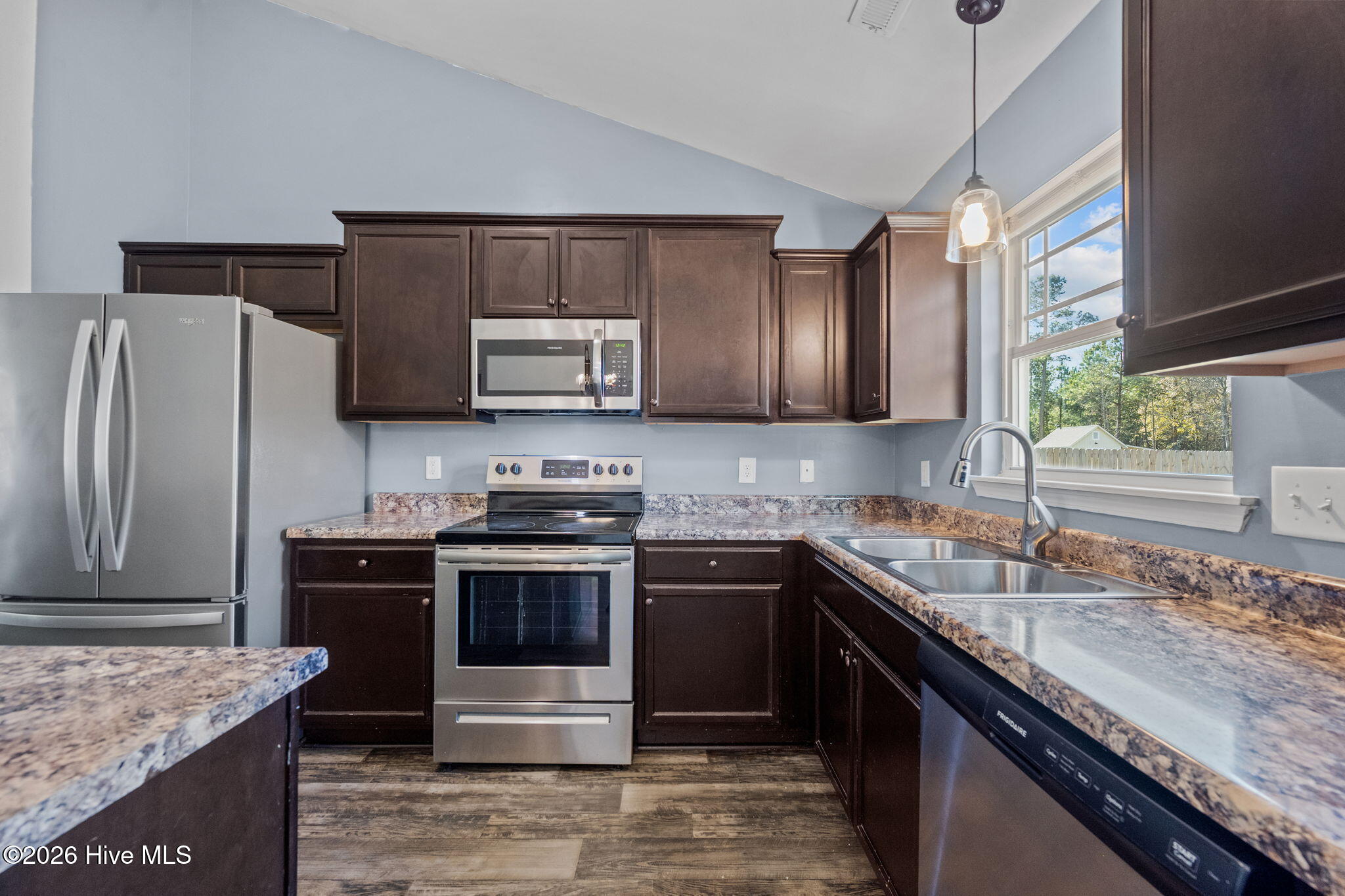 100547902 | Photo 18