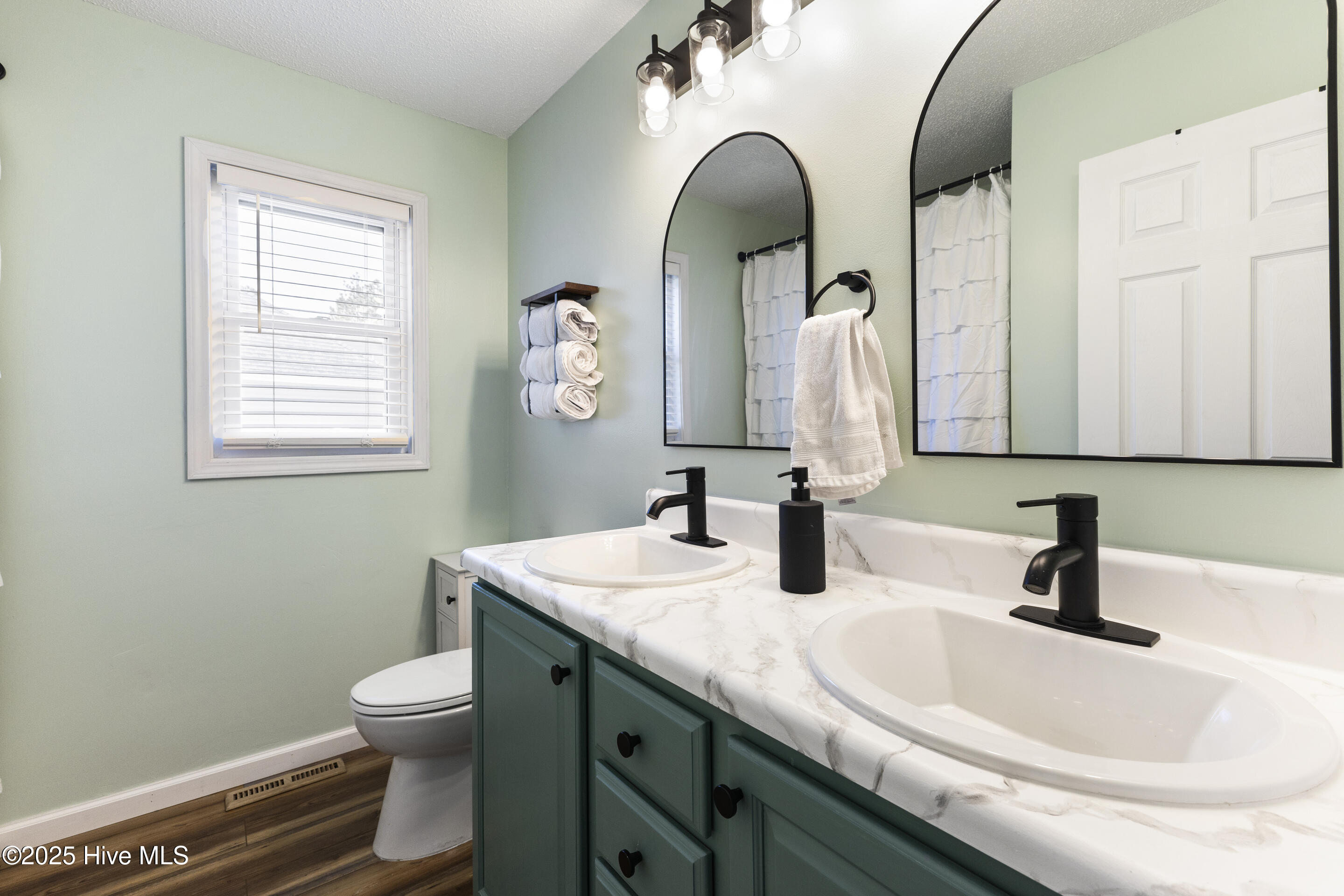 100484039 | Photo 24