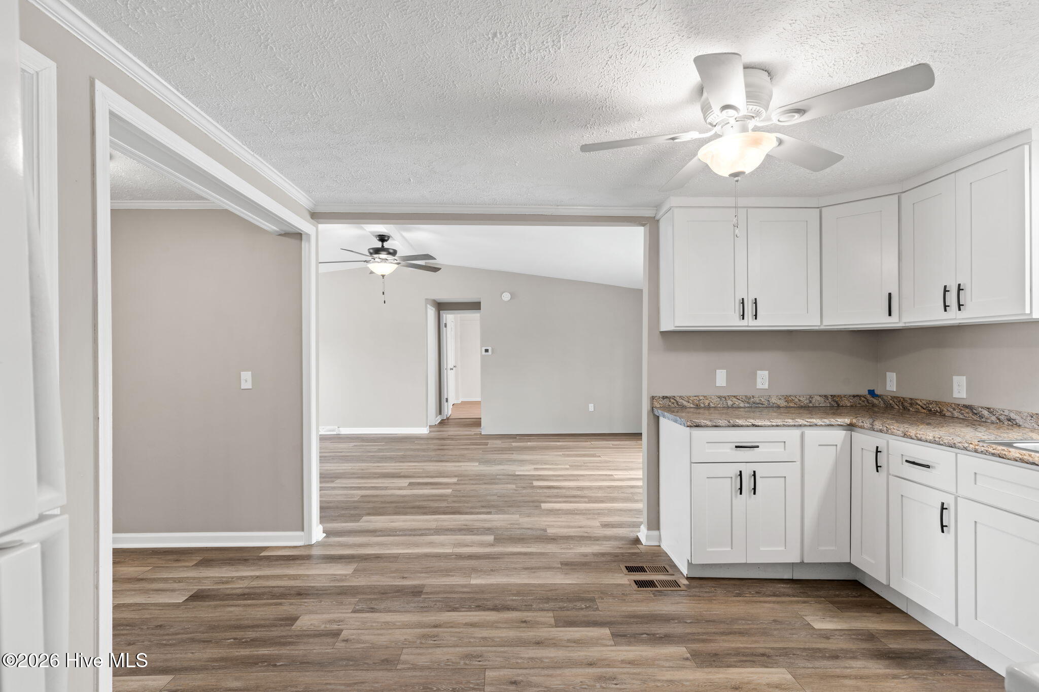 100551725 | Photo 36