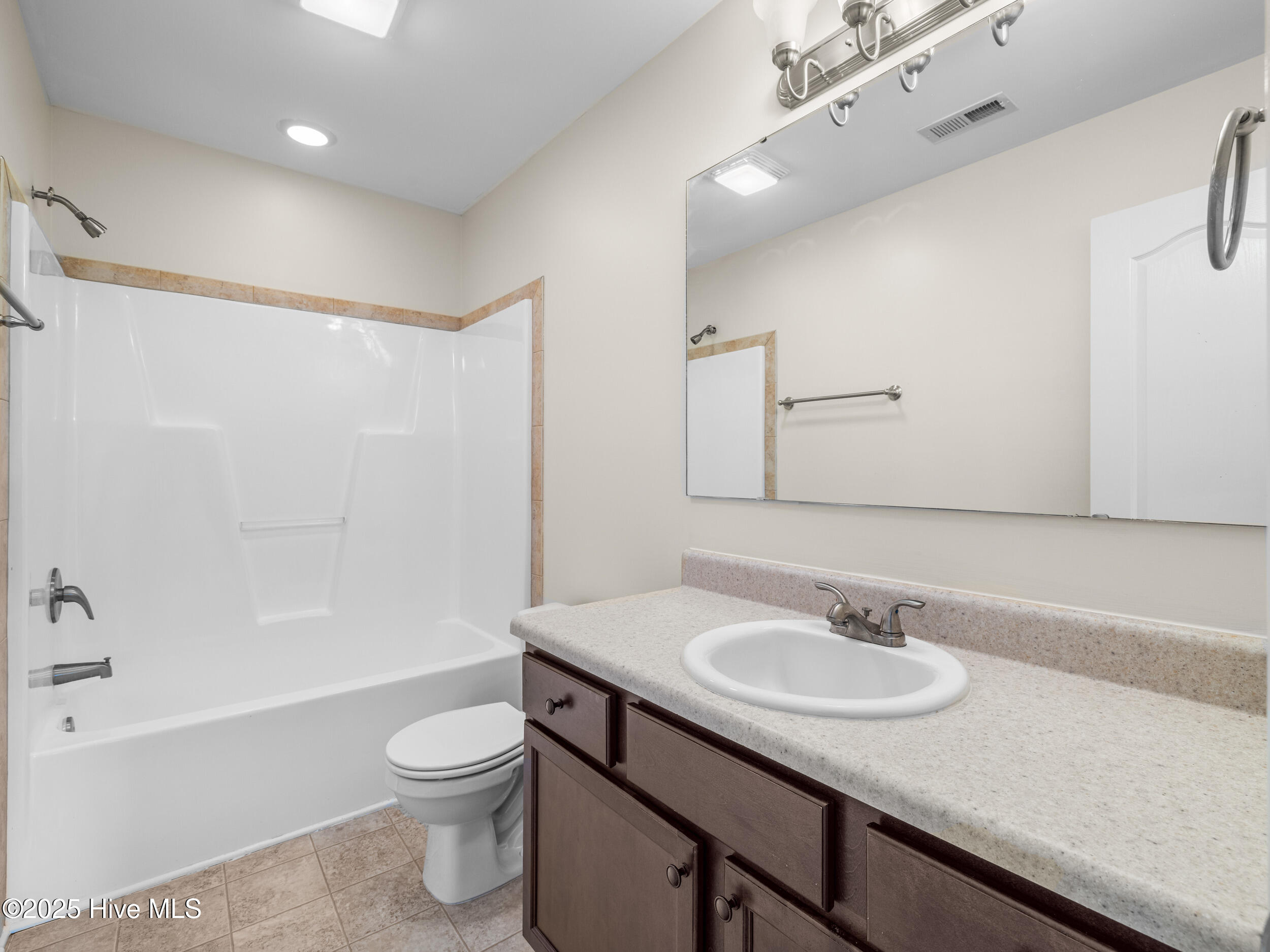 100533825 | Photo 34