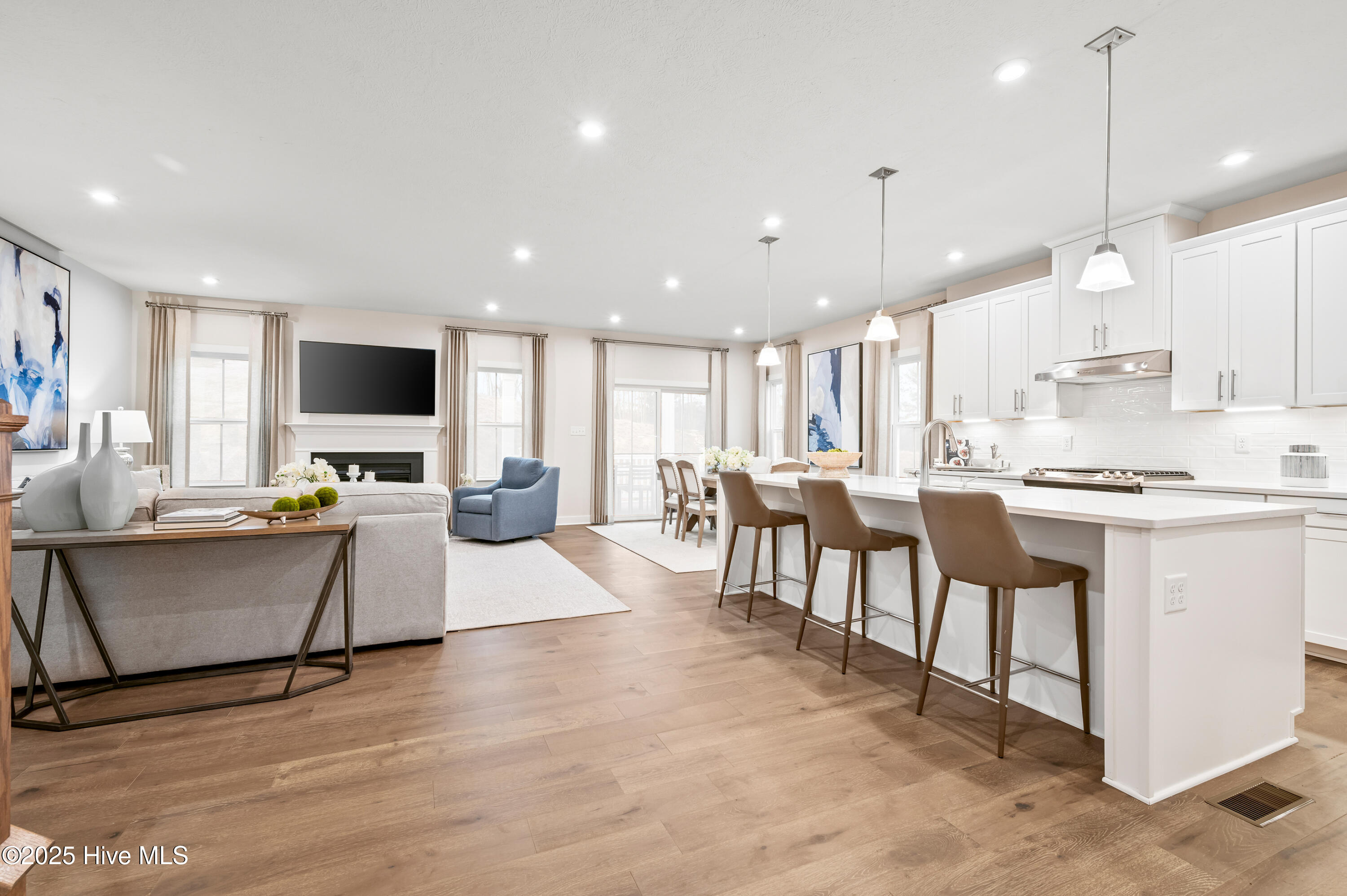 100548016 | Photo 12