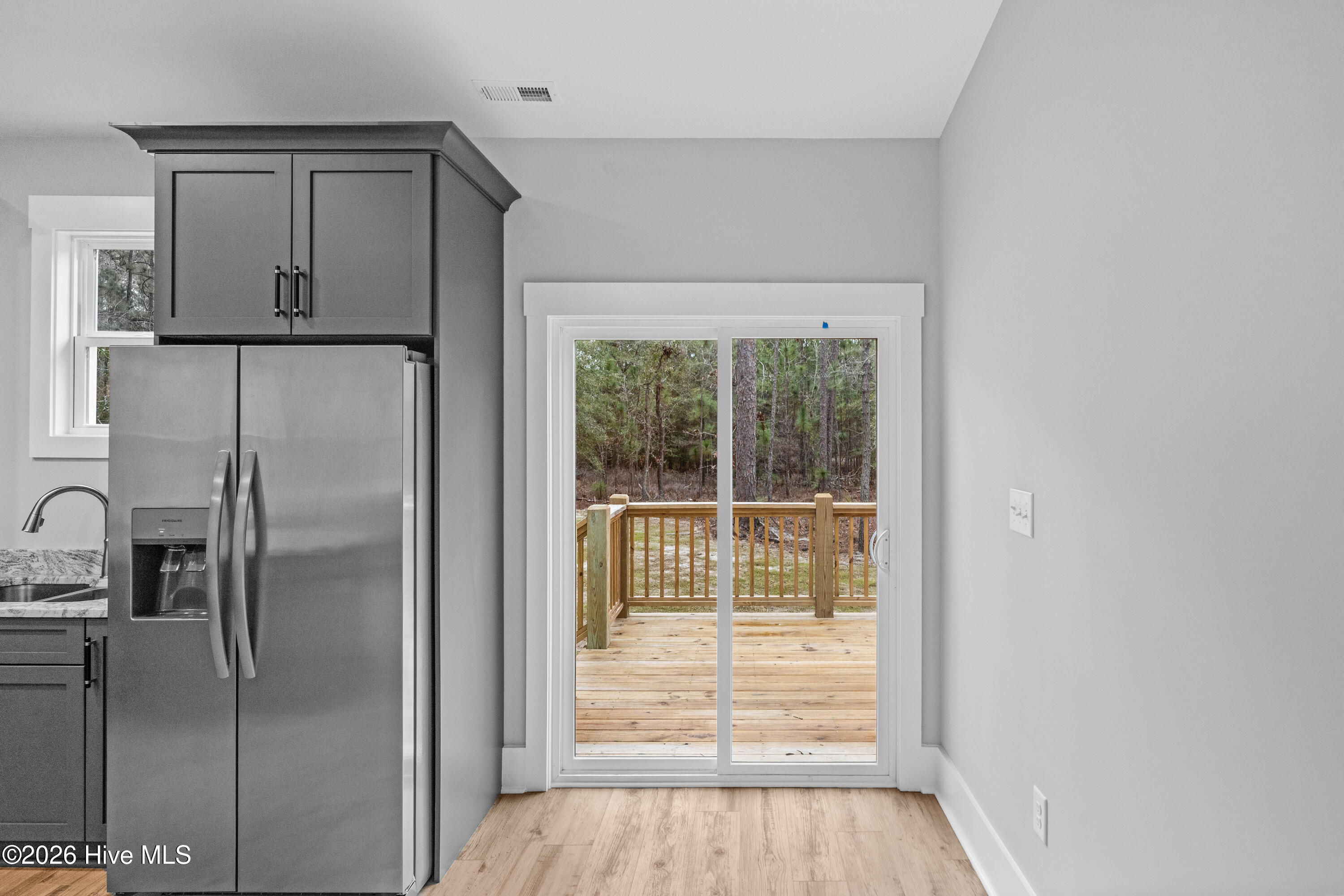 100523589 | Photo 11