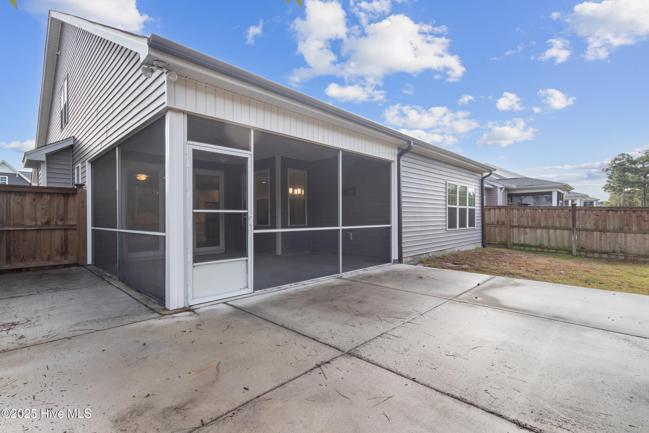 100561521 | Photo 39