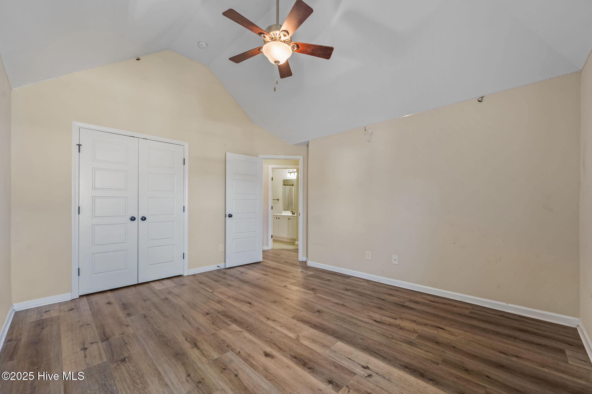 100538914 | Photo 25