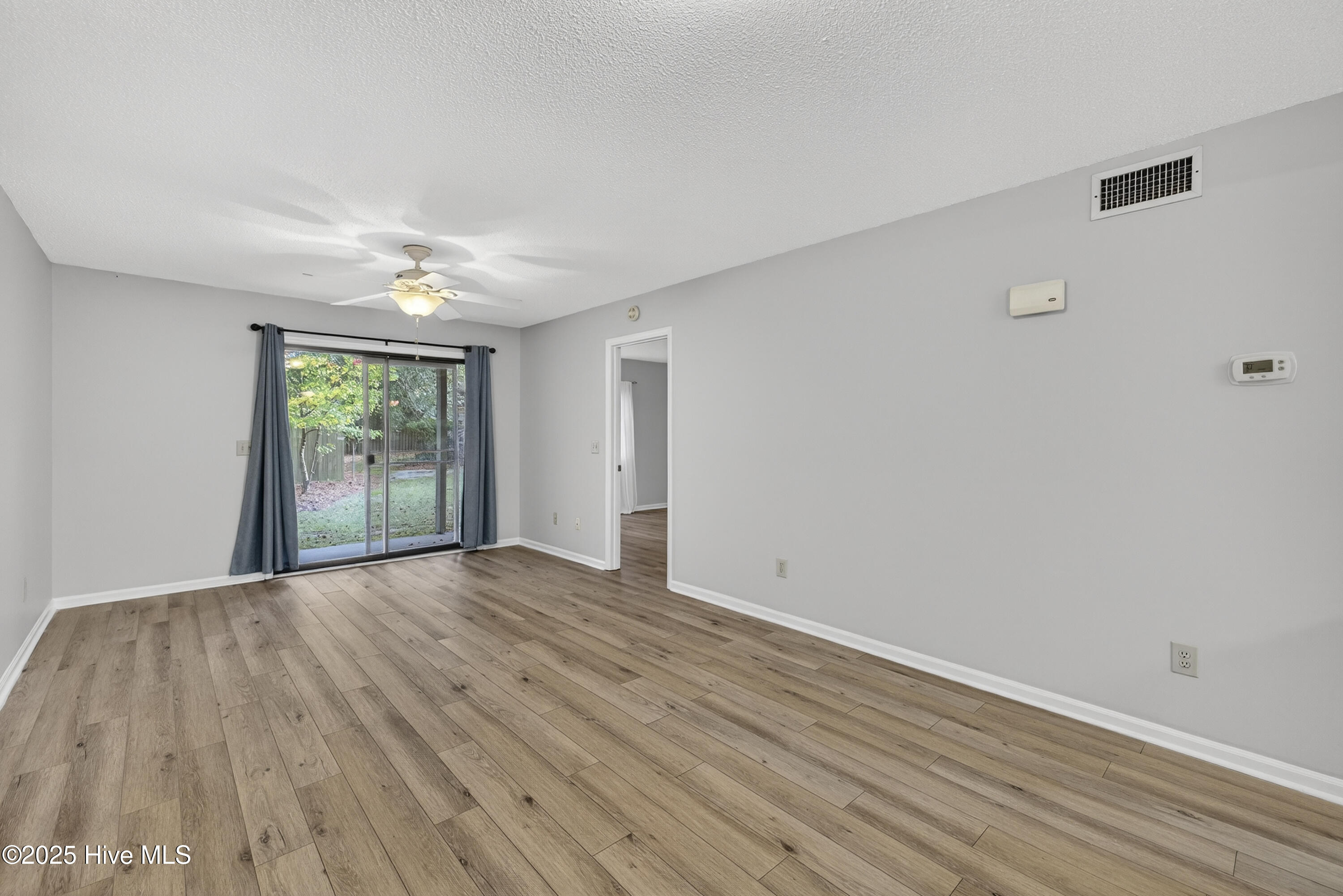 100542776 | Photo 25