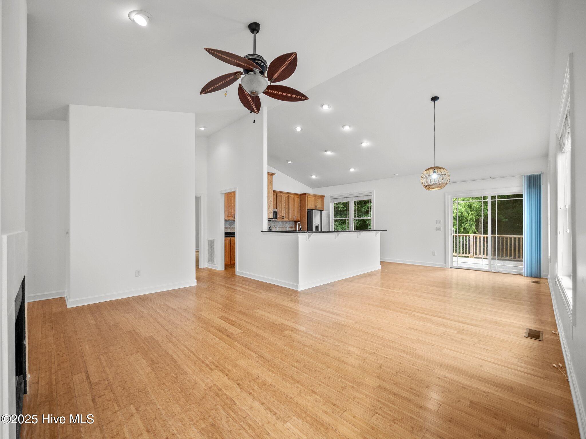 100536382 | Photo 18