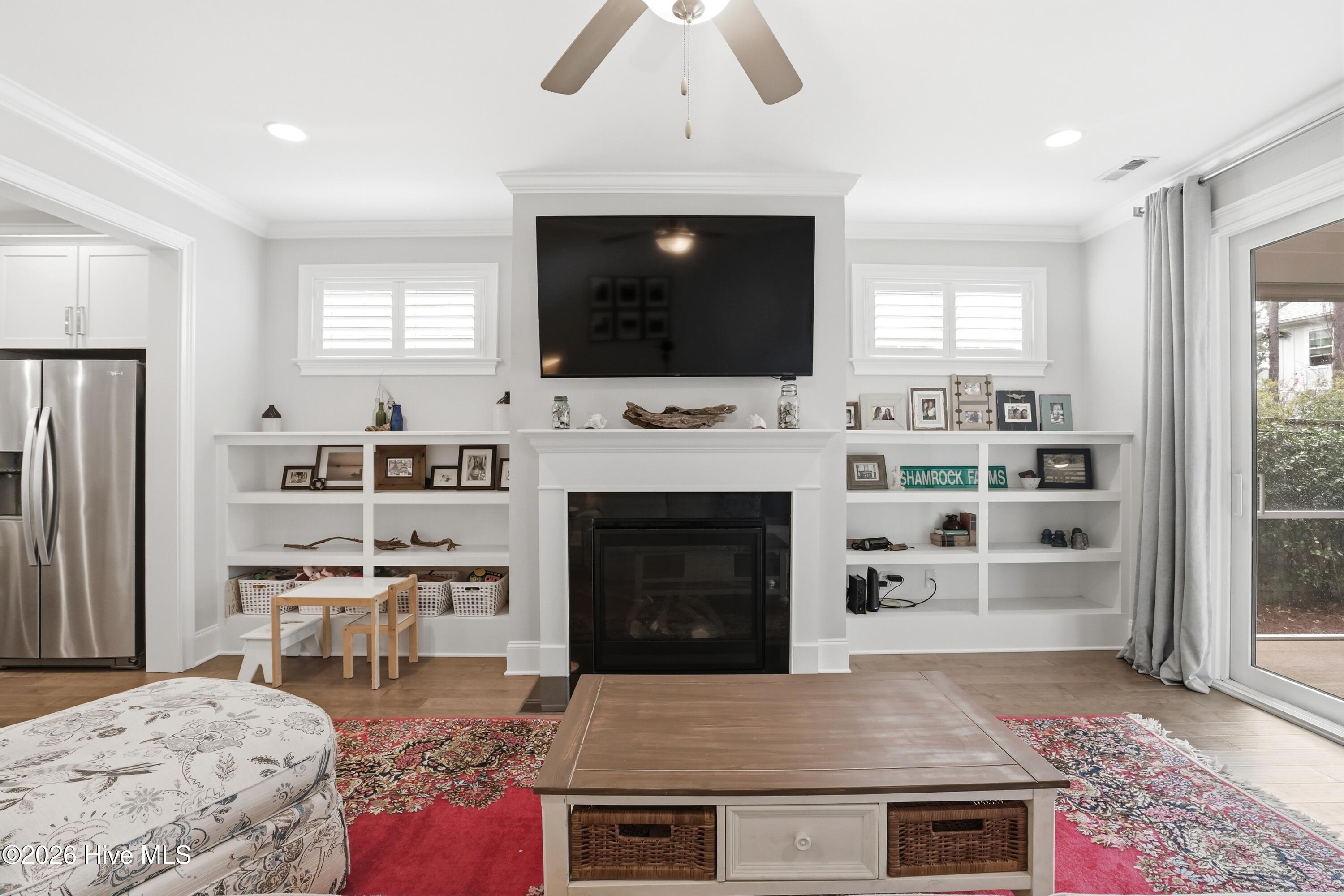 100561469 | Photo 23