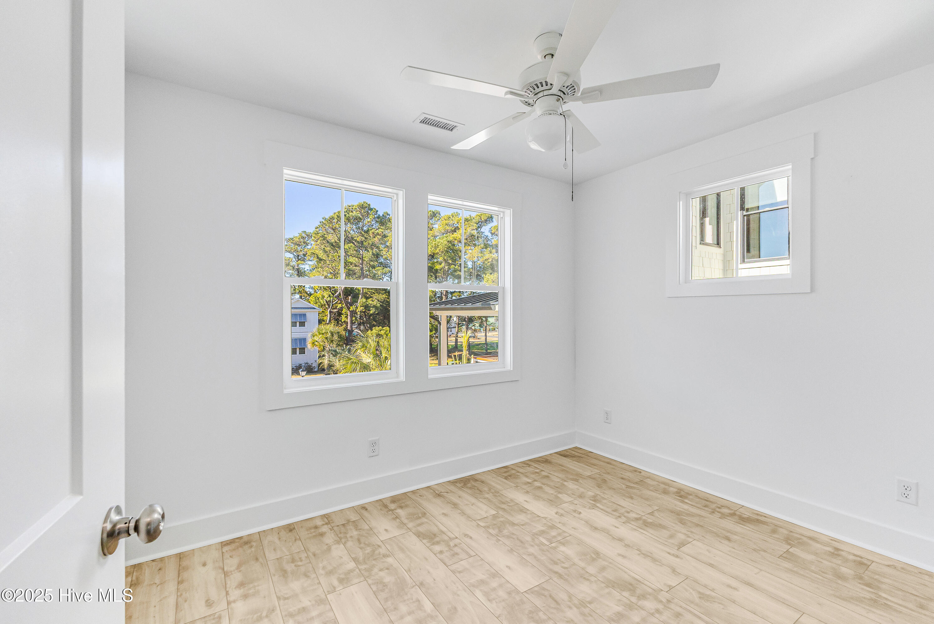 100534543 | Photo 35