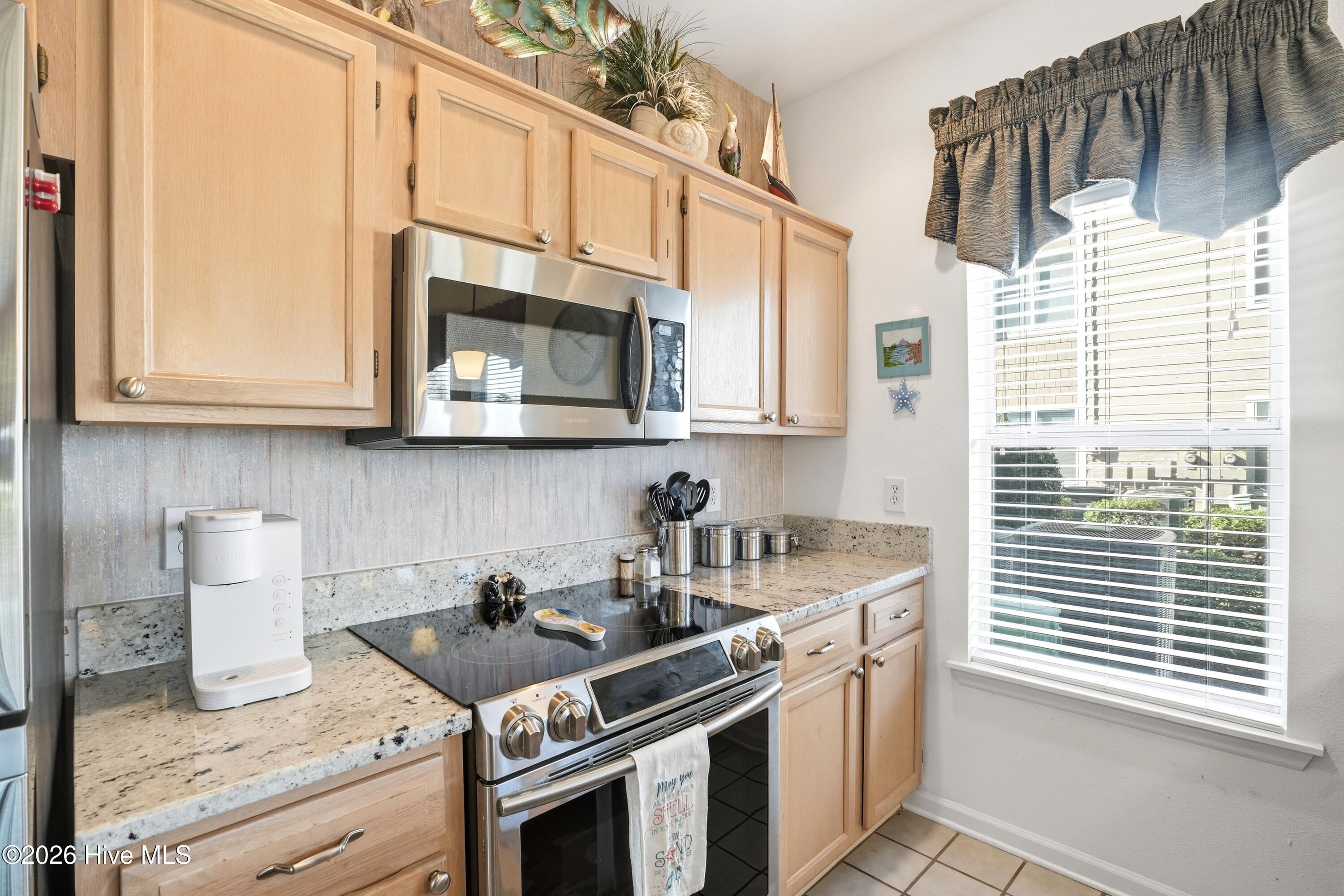 100561892 | Photo 12