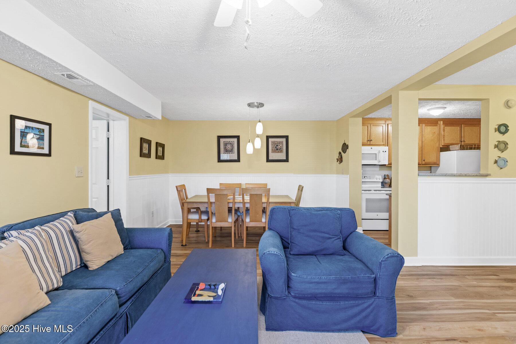 100557763 | Photo 13