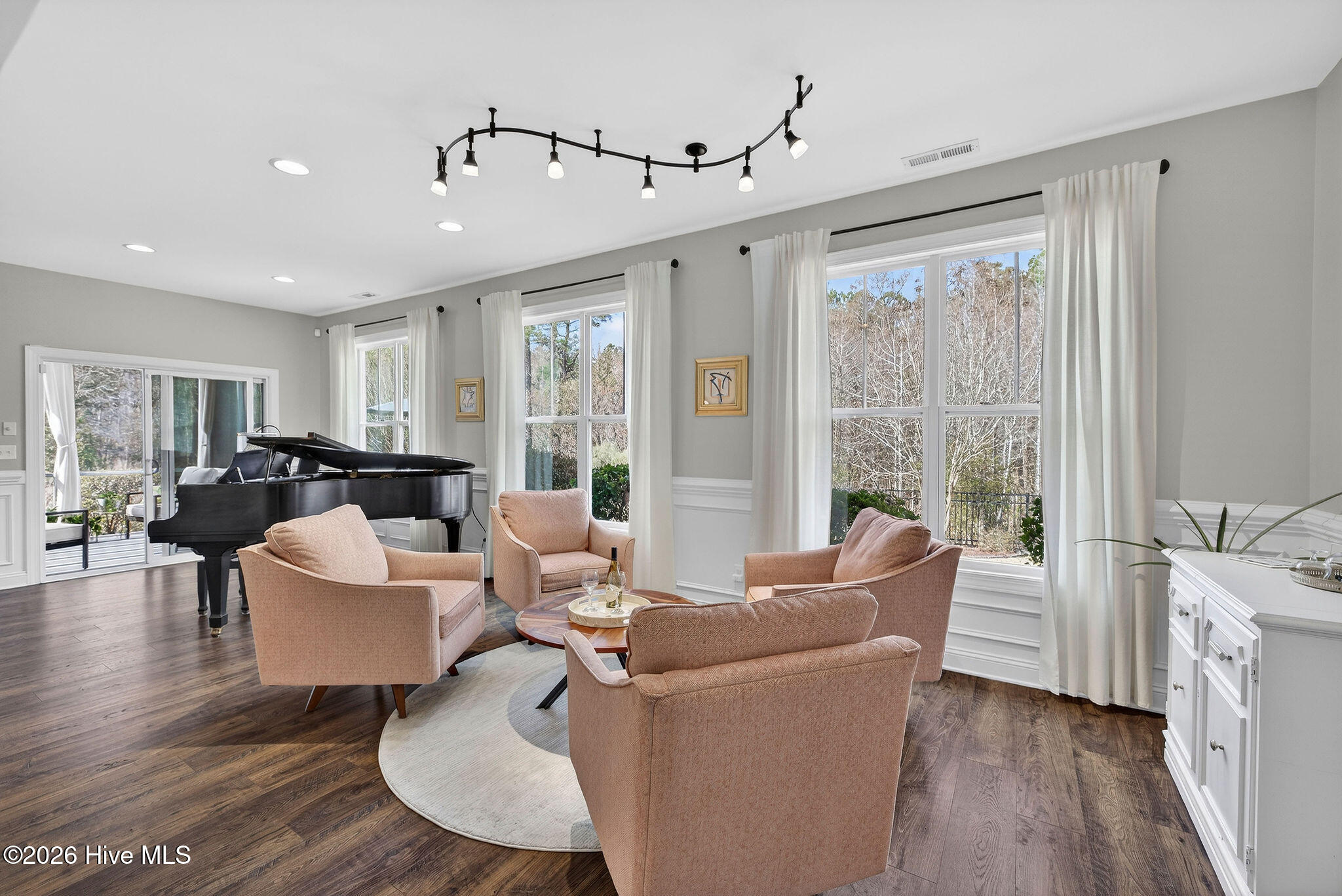 100558265 | Photo 19