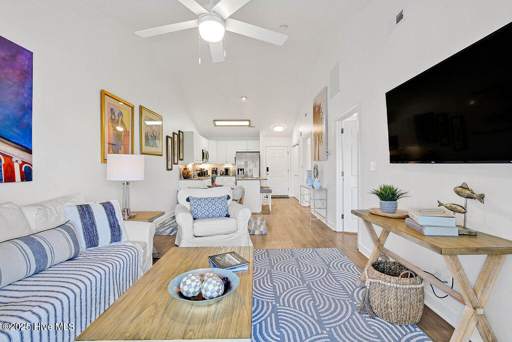 100529872 | Photo 19