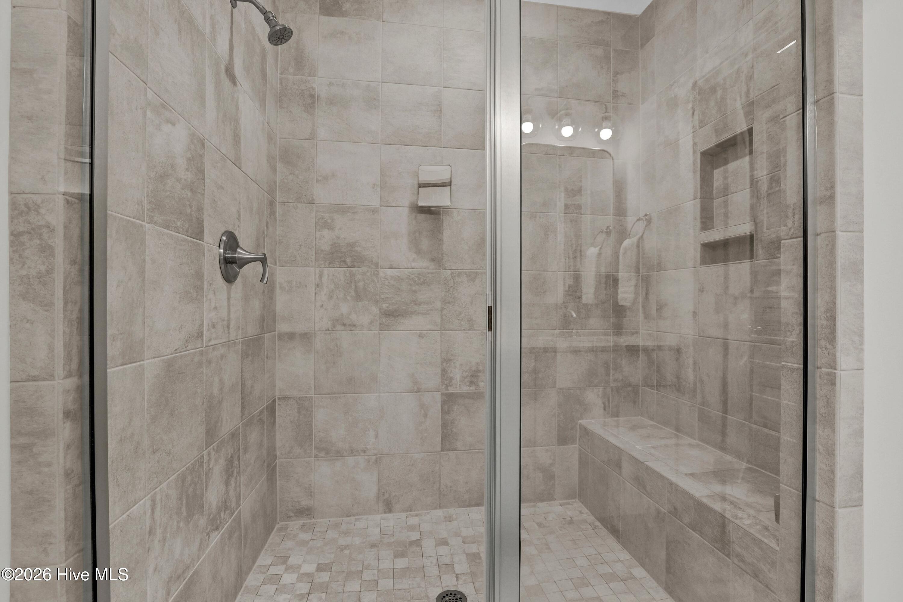 100565669 | Photo 25