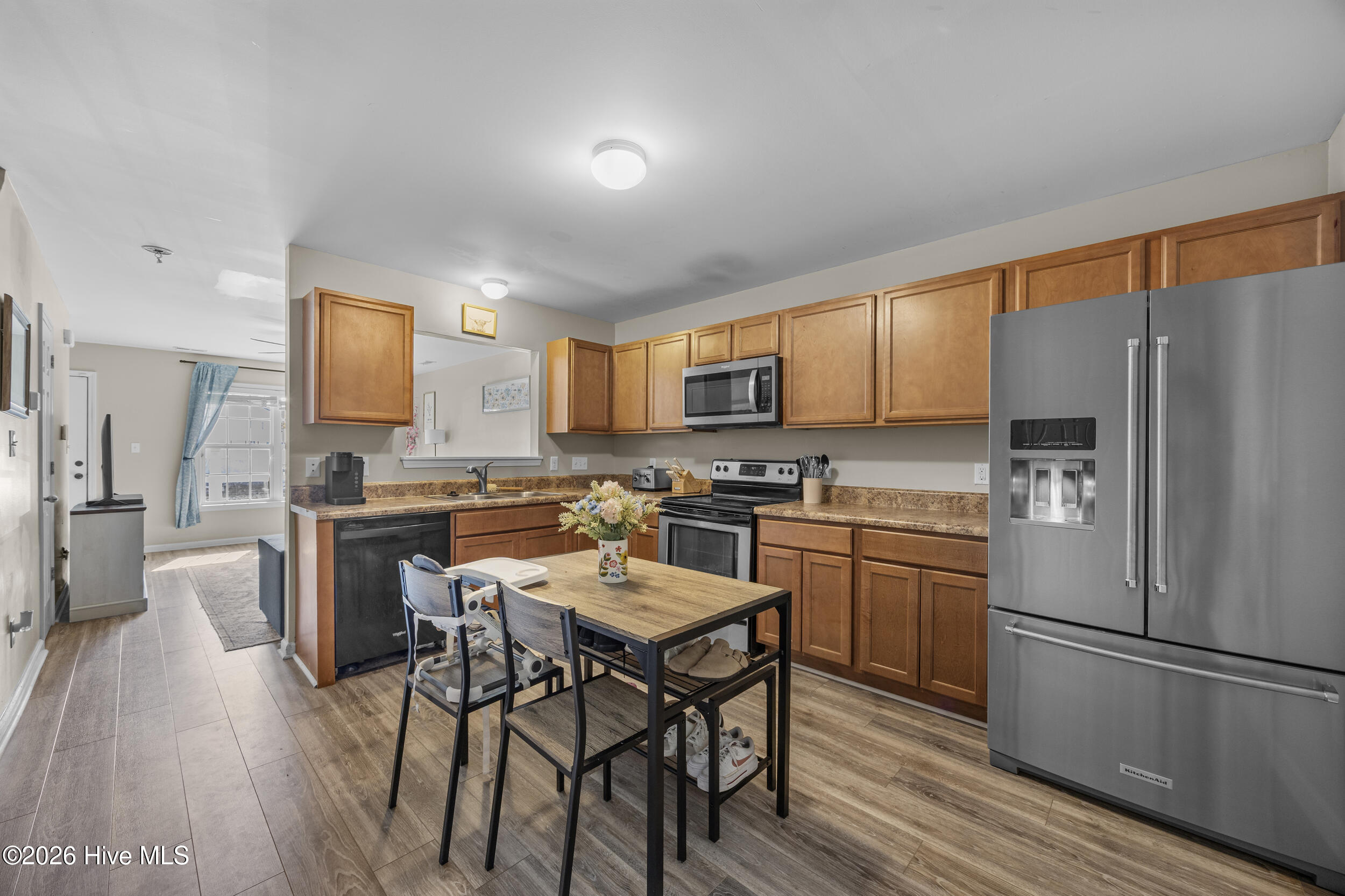 100570282 | Photo 14