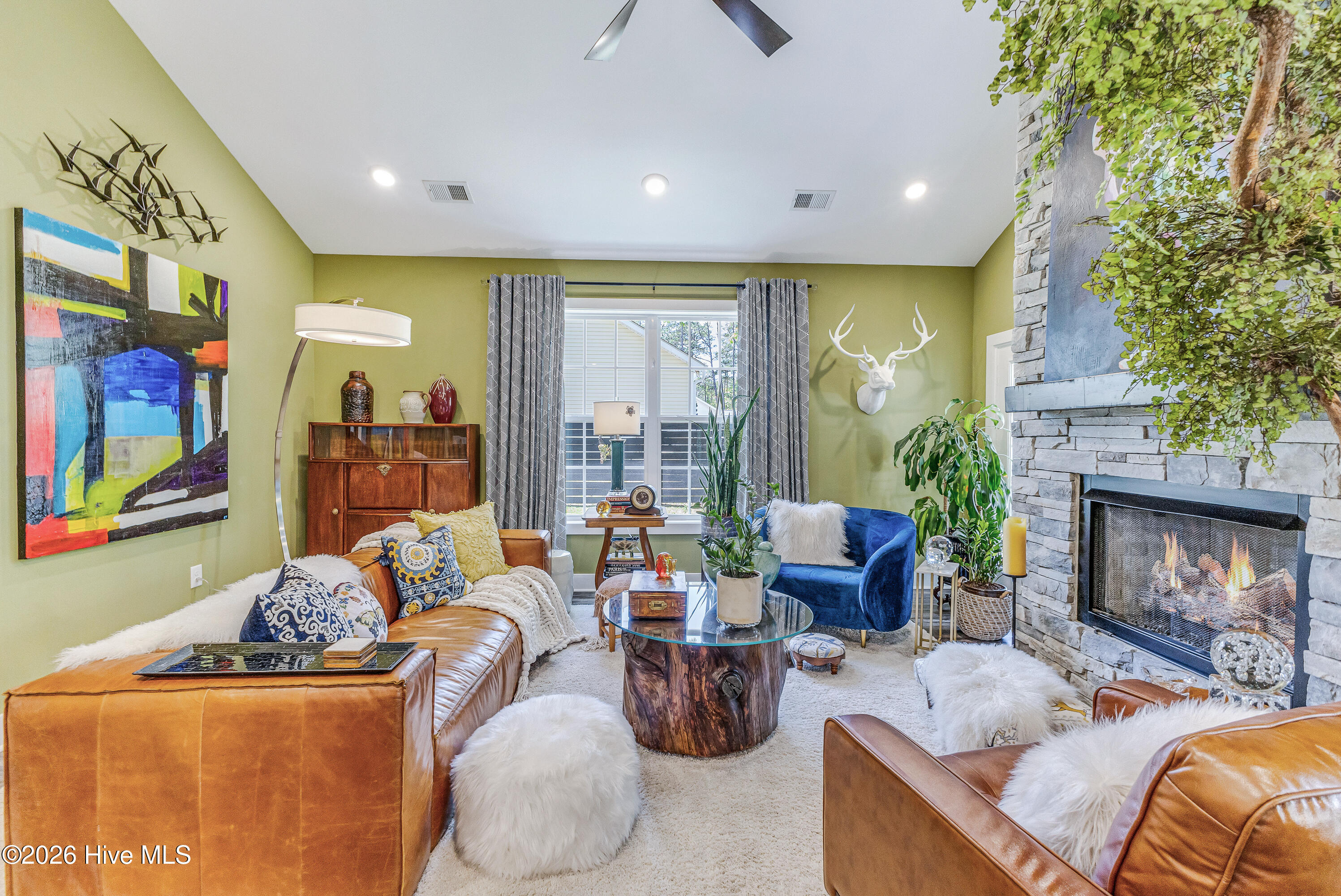 100563377 | Photo 12