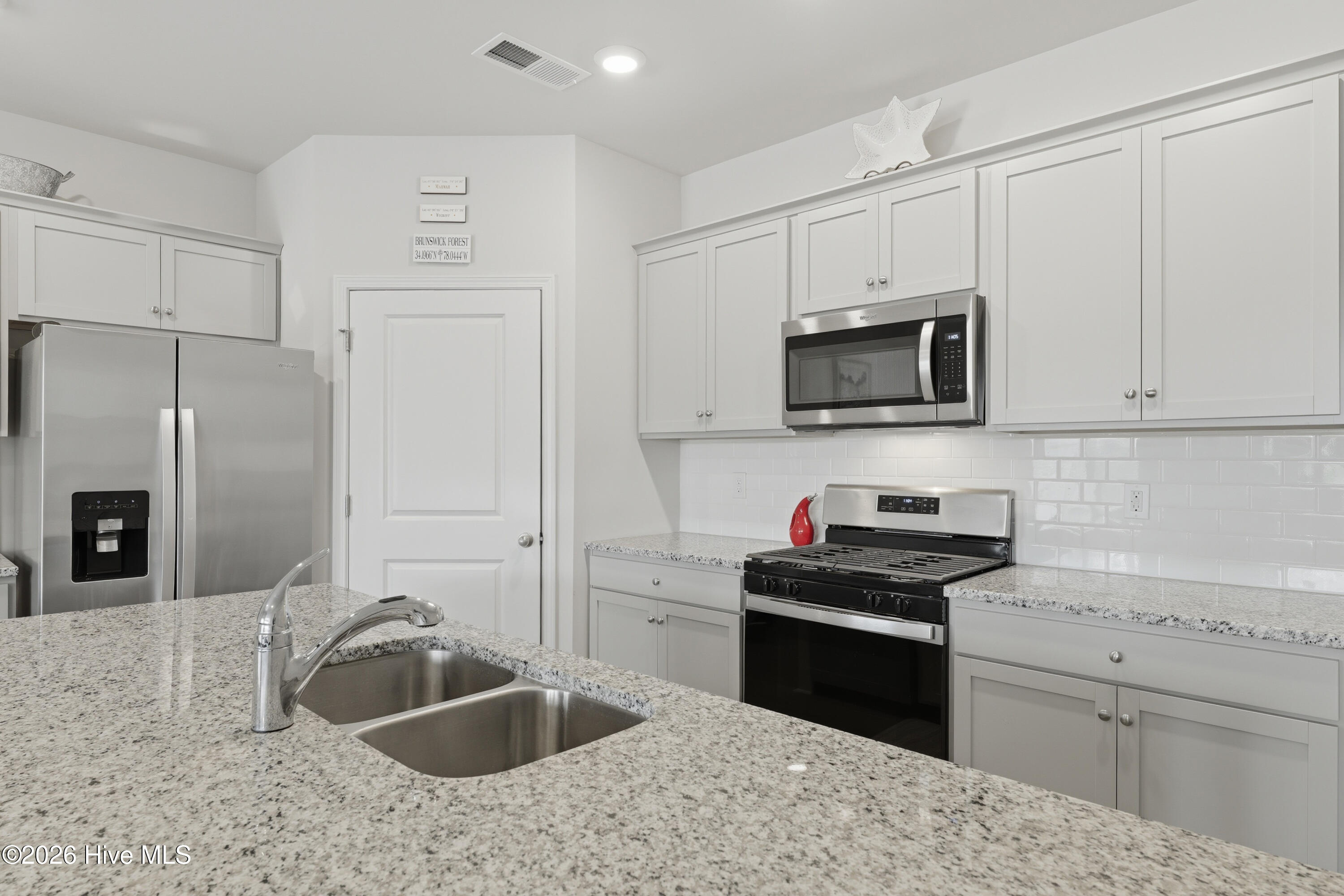 100564310 | Photo 15