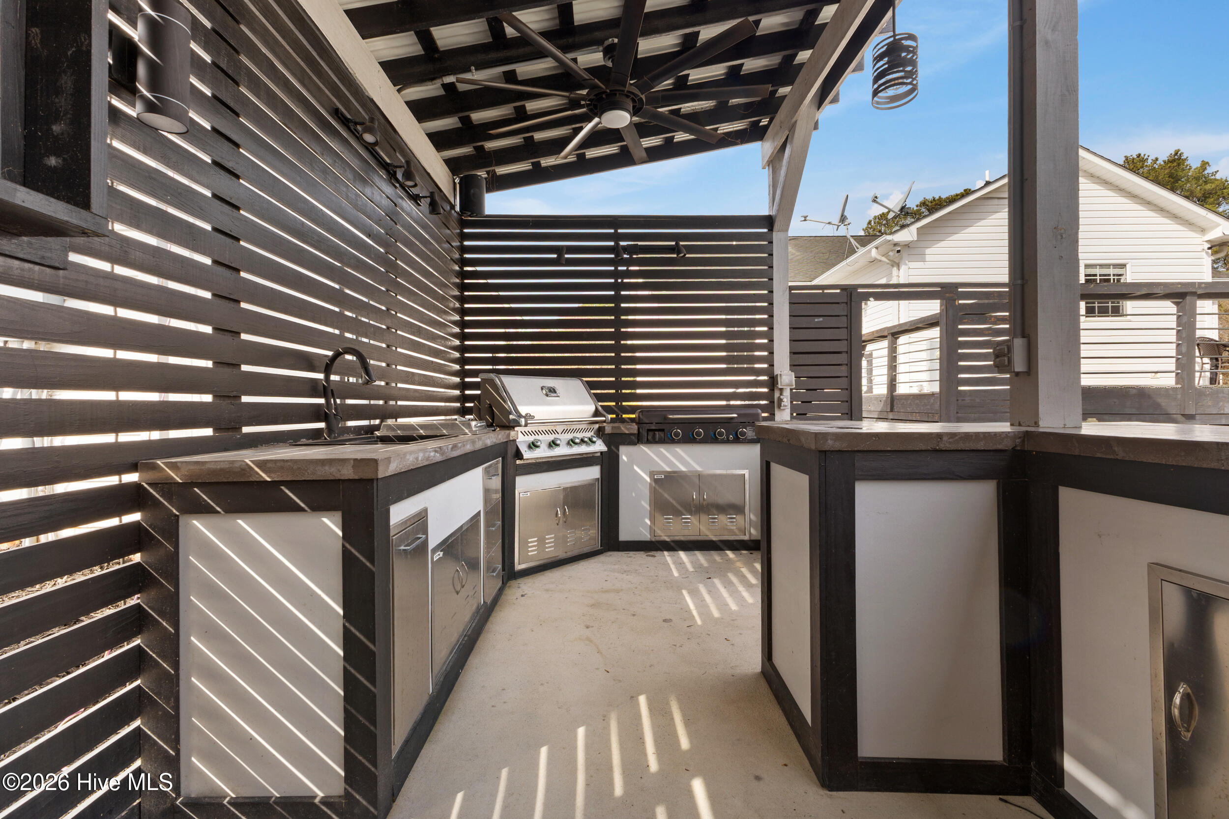 100552427 | Photo 38