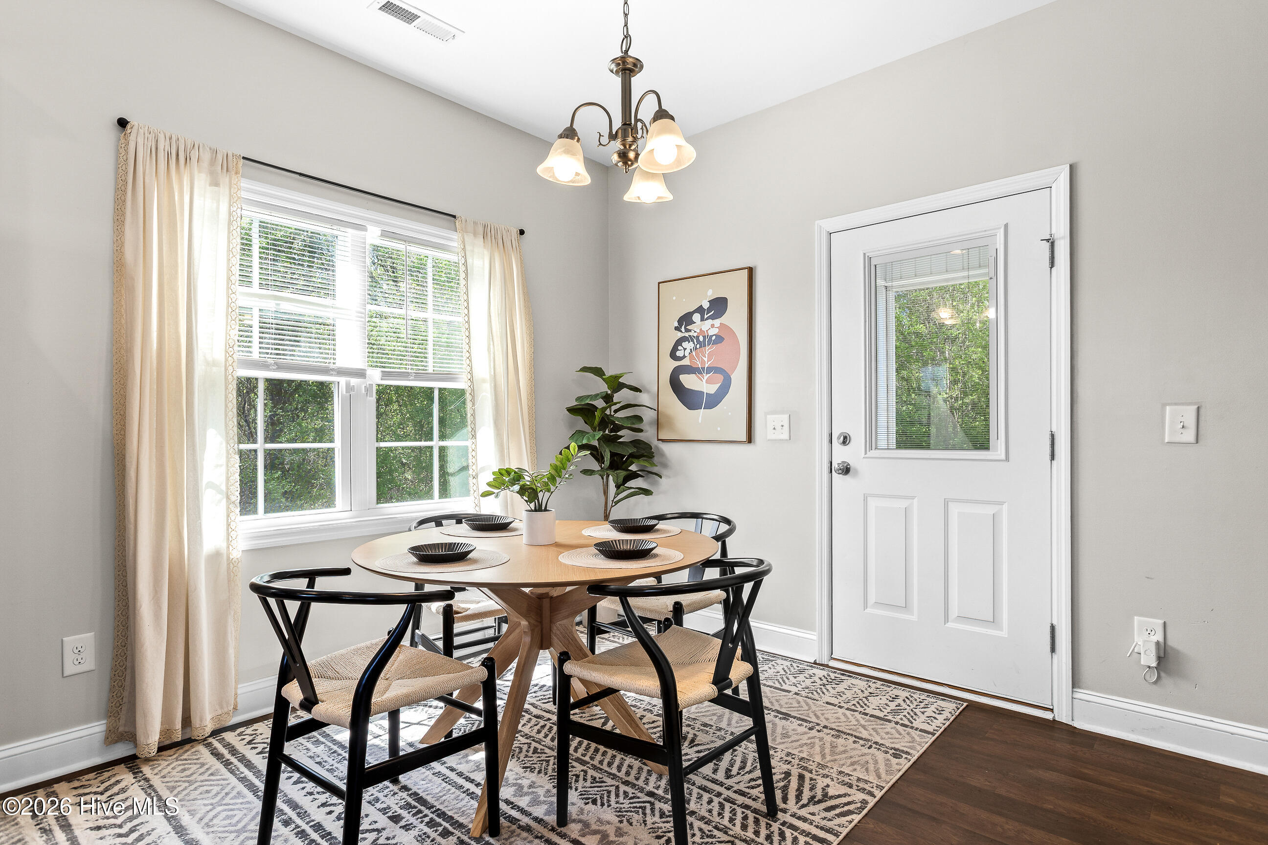 100566263 | Photo 13