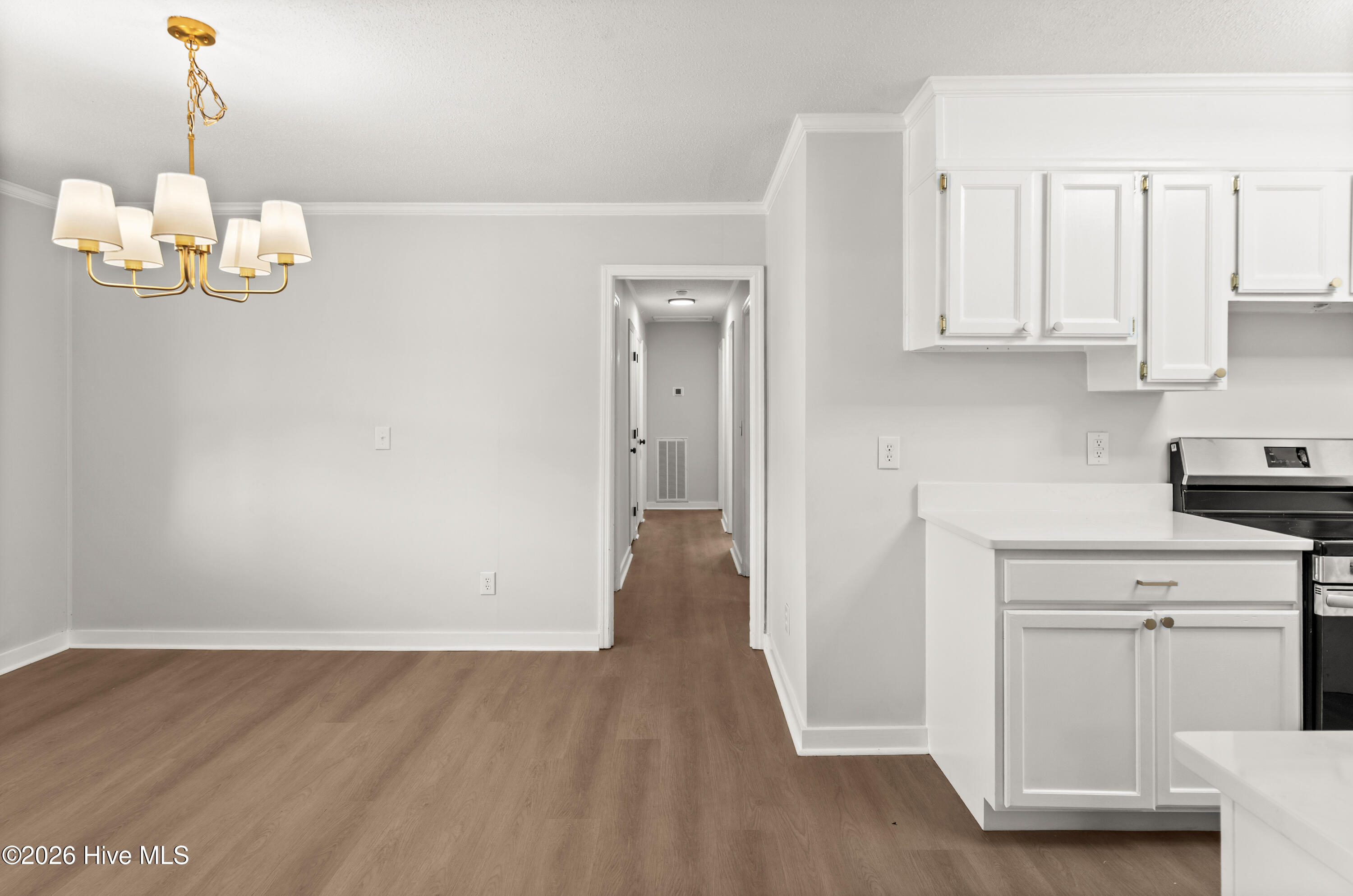 100569297 | Photo 14