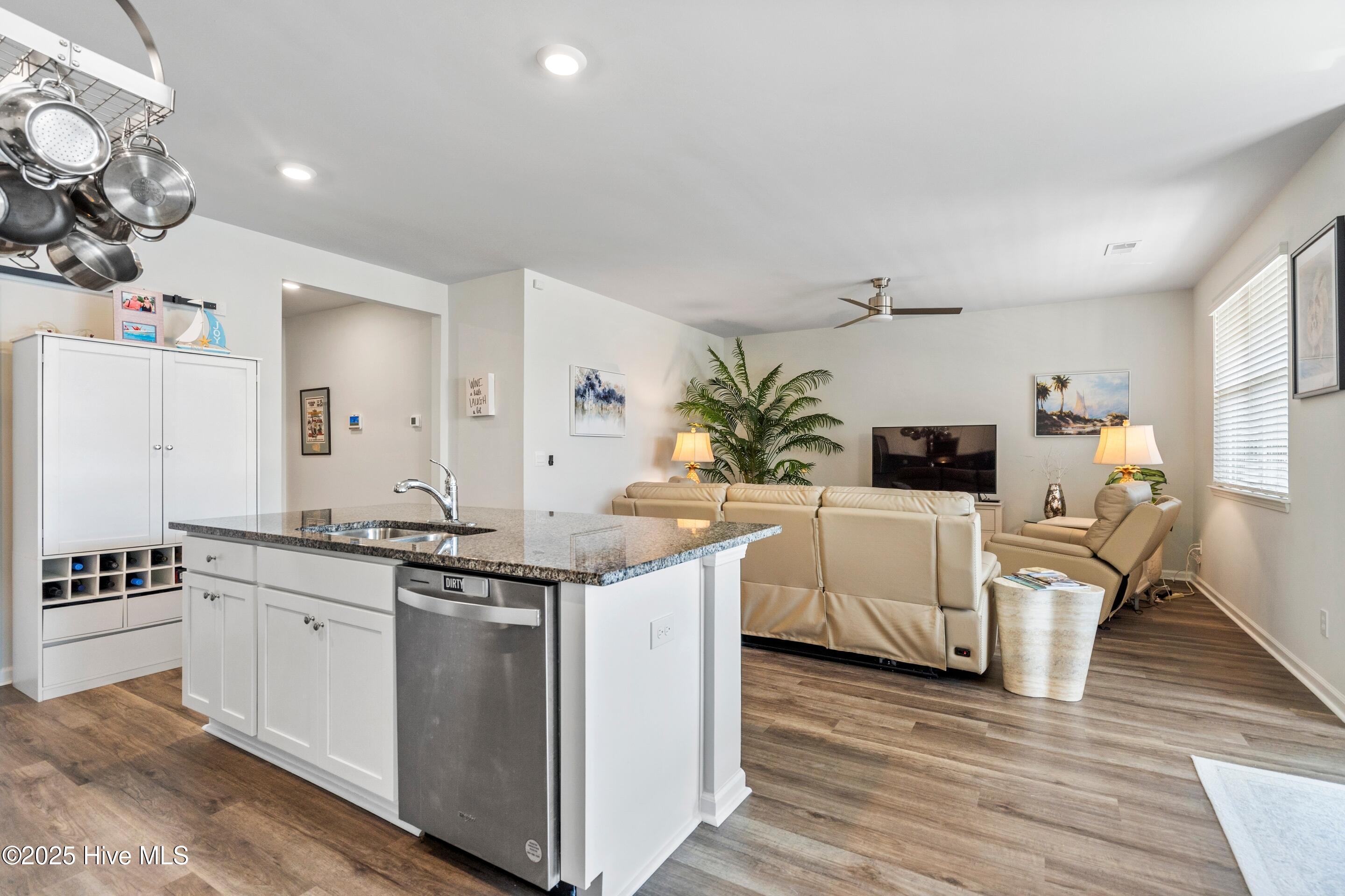 100531826 | Photo 28