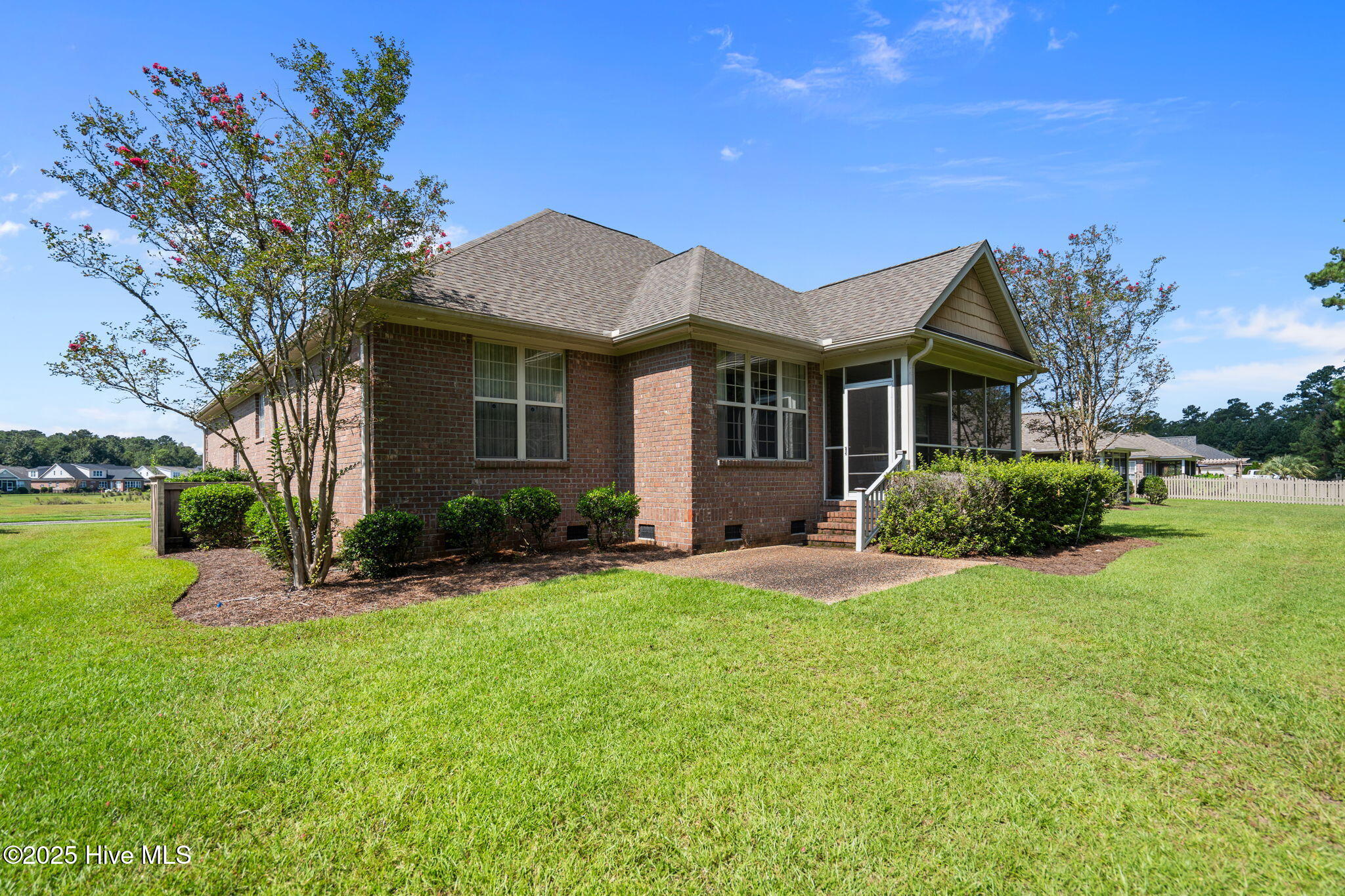 100525755 | Photo 42